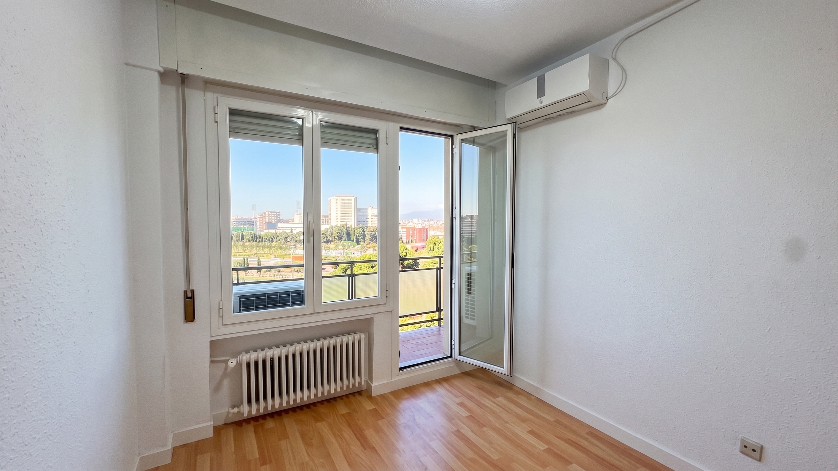 Bright 1-bedroom property with a private terrace and unobstructed views