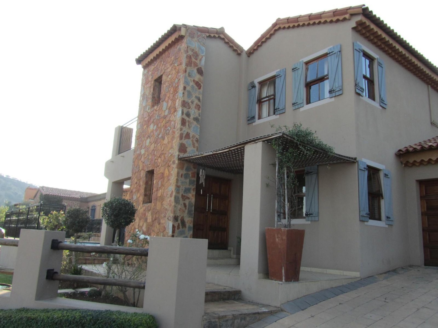 Secure Family Home in exclusive Estate d'Afrique