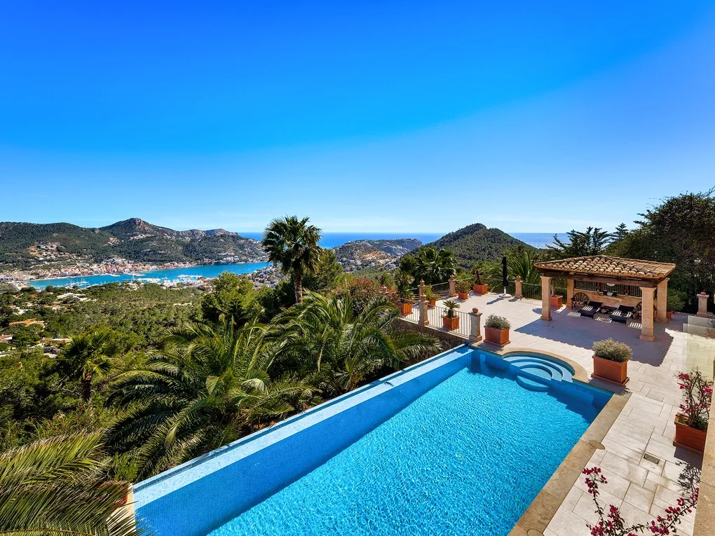 Villa mediterránea con impresionantes vistas al puerto
