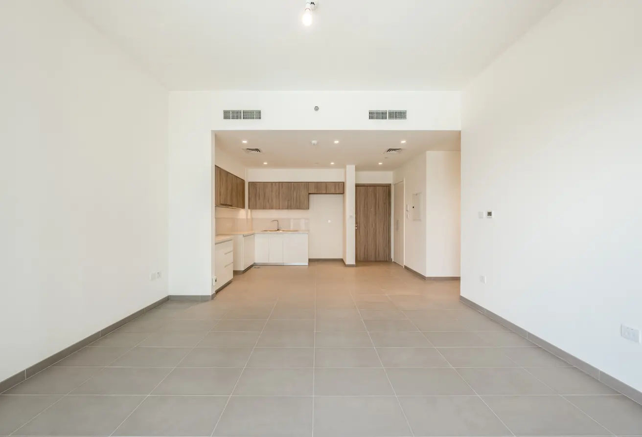 Immaculate Location | Vacant | Mid Floor