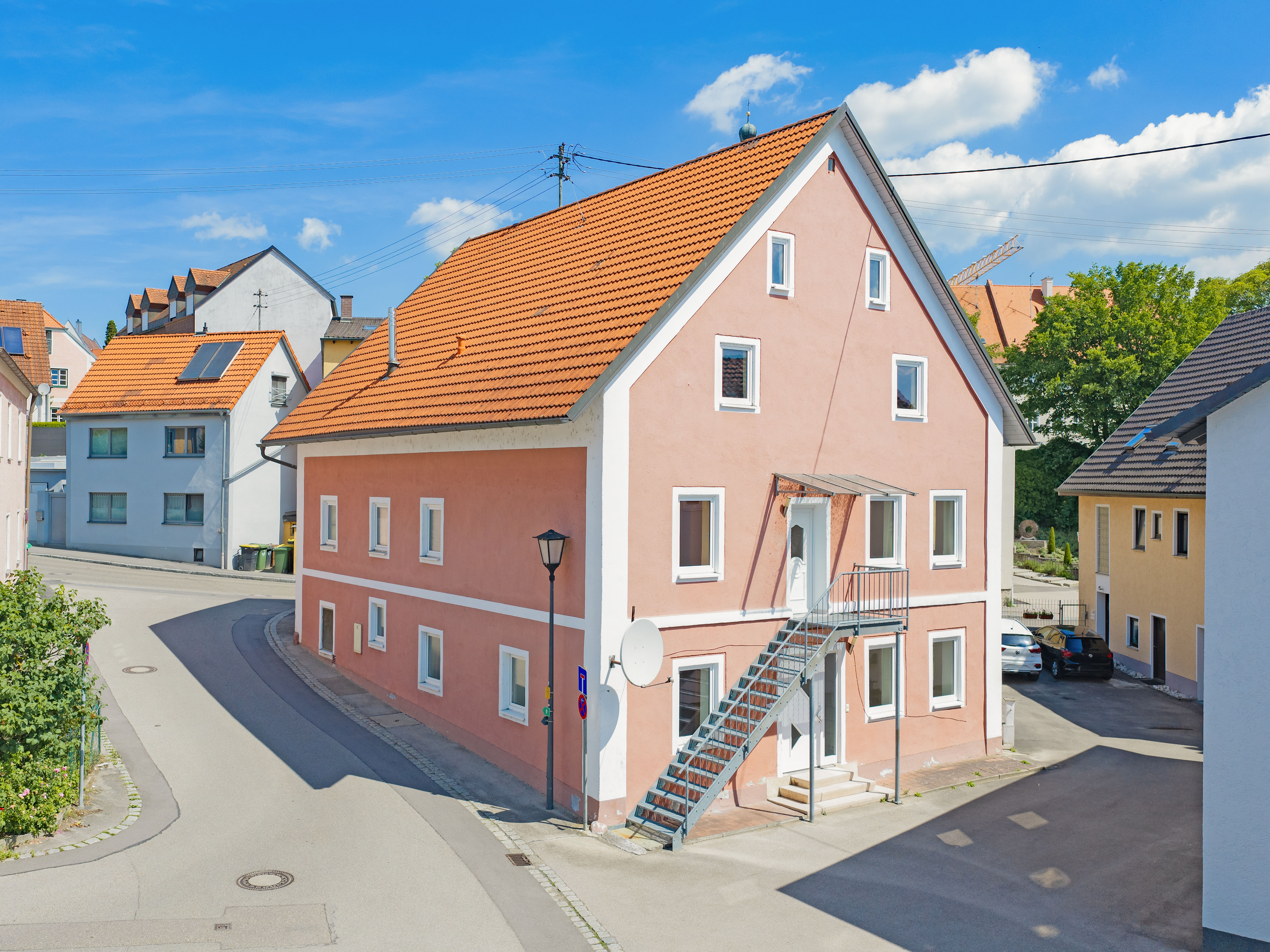 Großzügiges Zweifamilienhaus in zentraler Wohnlage