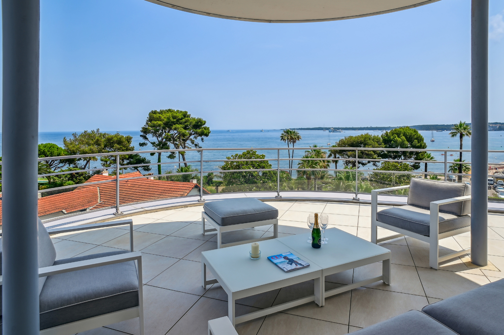 Sublime Penthouse 4 pièces, 200m² de terrasses vue mer et îles de Lérins