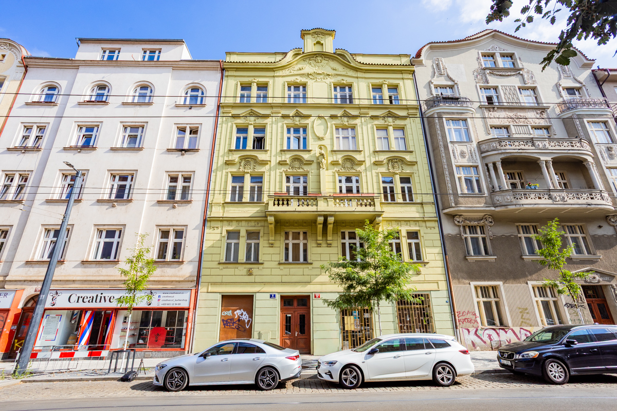 A unique two-story space in Nusle