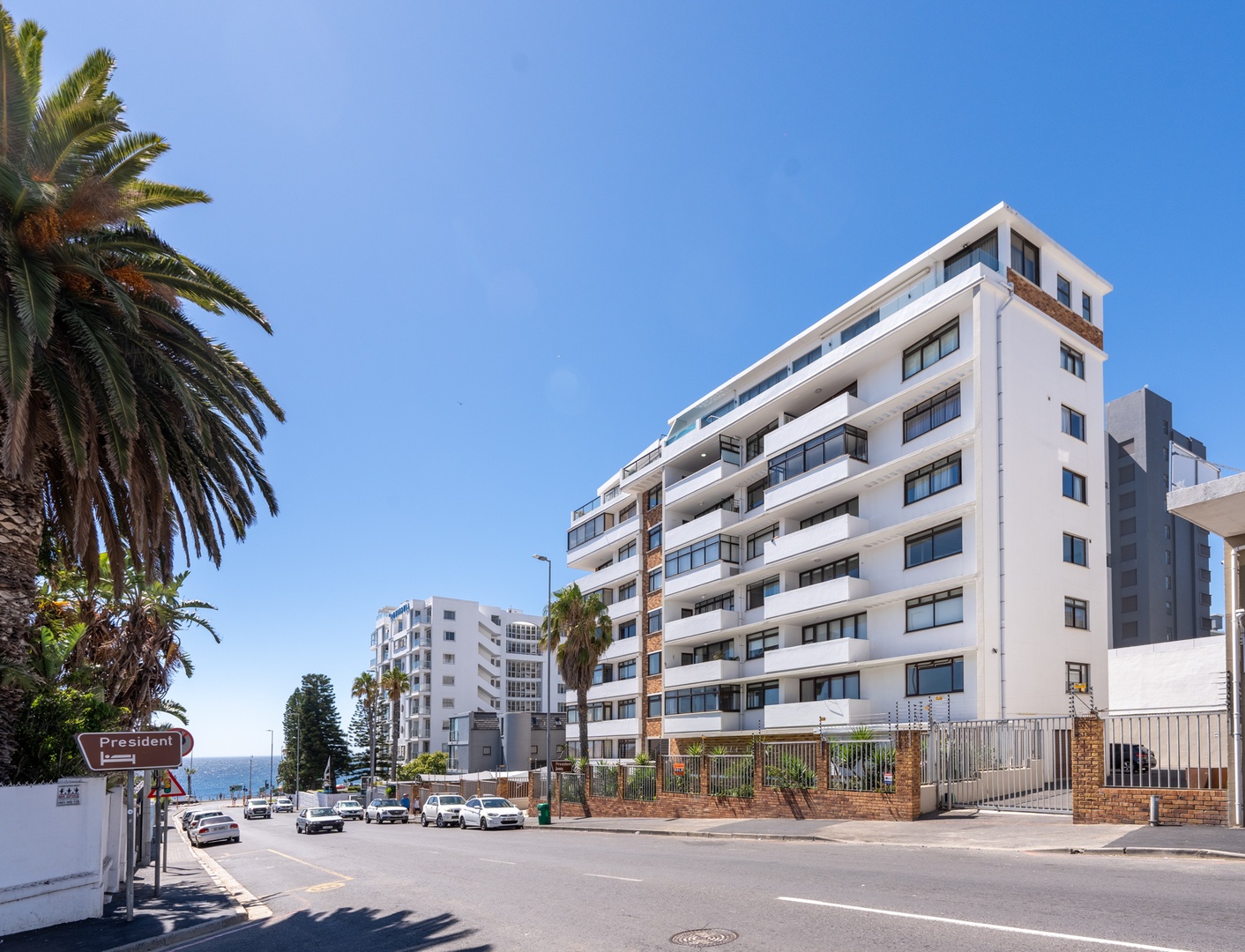 Newly renovated 2 bedroom apartment in Sea Point