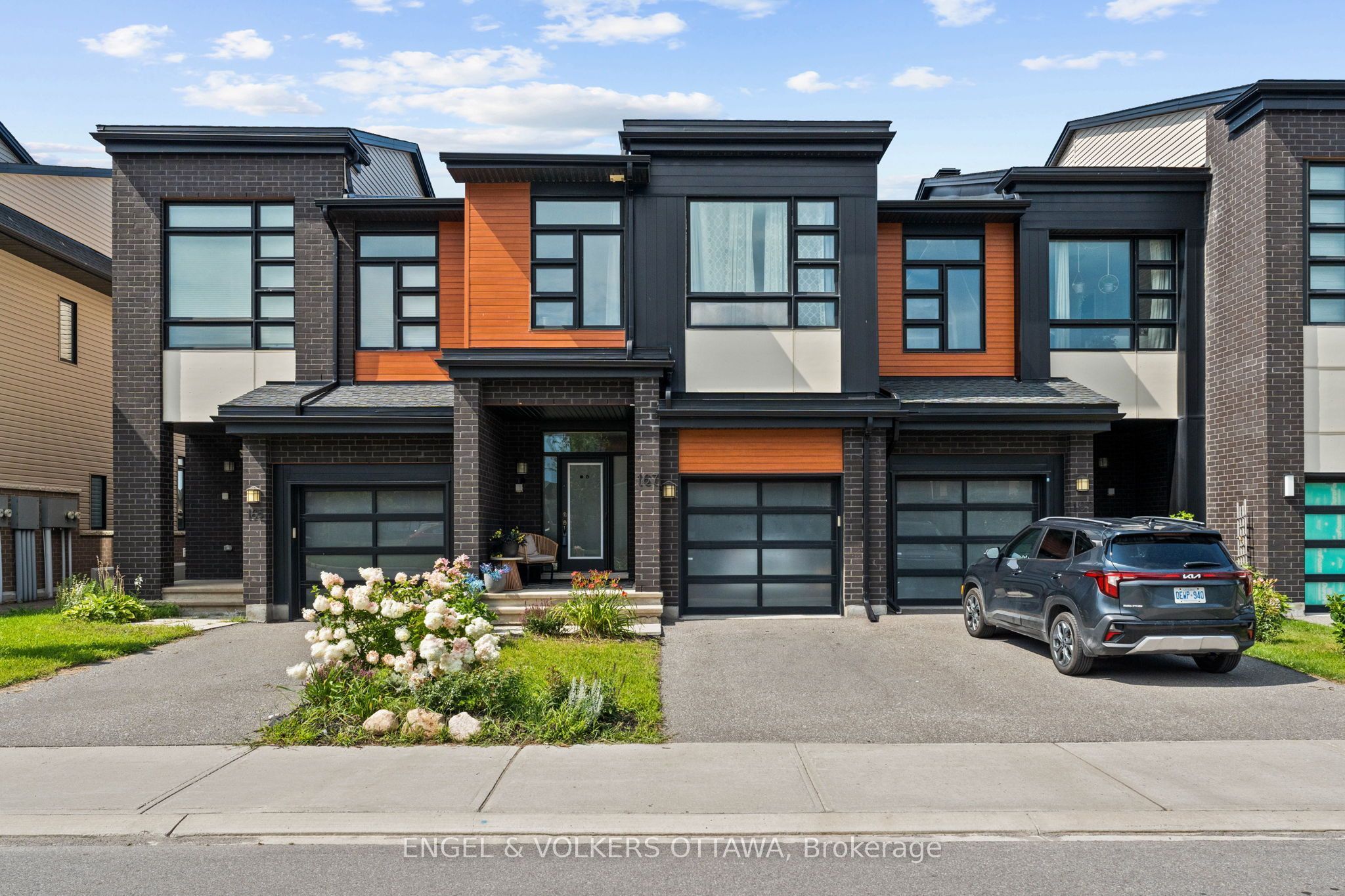 Stylish 4-Bed, 3-Bath Home in Findlay Creek