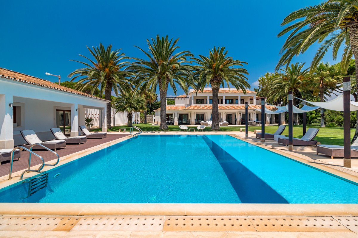 Magnificent Property with Sea Views and close to the Beach in Vale do Lobo