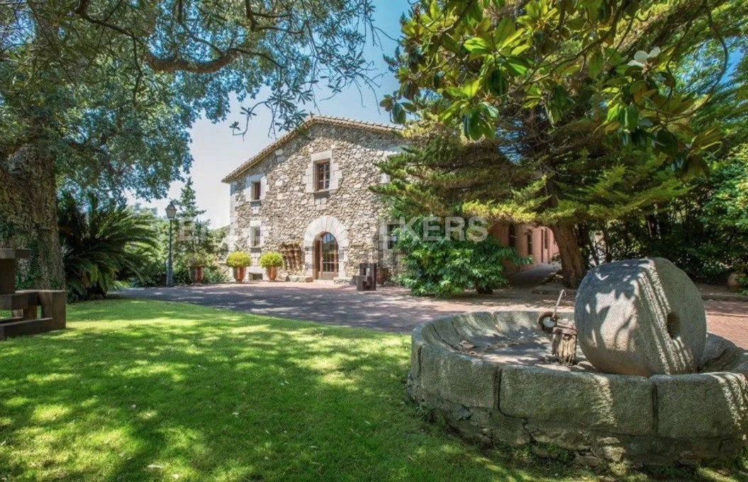 MAGNIFICENT AND GRAND 17TH CENTURY FARMHOUSE IN THE NATURAL CORE OF MONTNEGRE