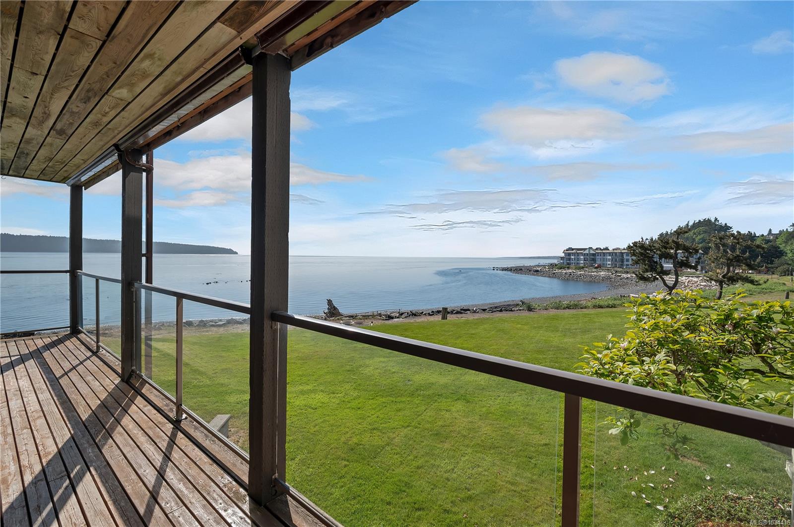 Bright, south-facing condo  in a highly desirable setting!