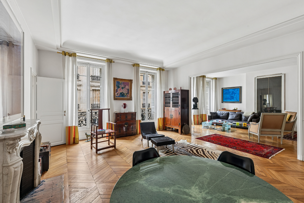 Exceptional property in absolute quiet, sole on the landing in Paris’s 8th arrondissement