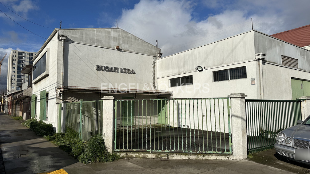 Venta de casa con Galpón en Concepción