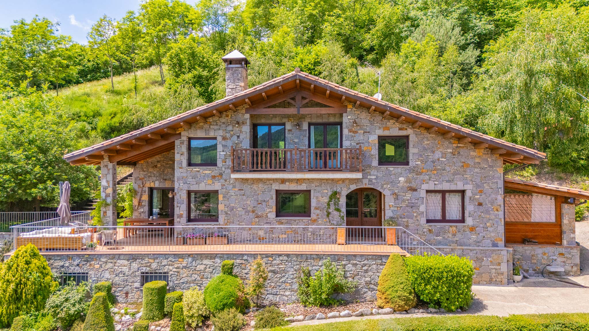 Exclusive high-end country estate with panoramic views in Llanars