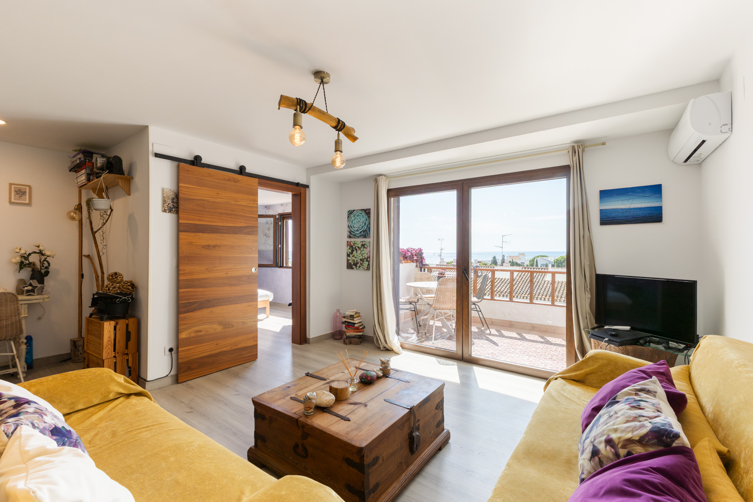 Renovated 74 m² apartment with southeast terrace and sea views in Las Fuentes Beach