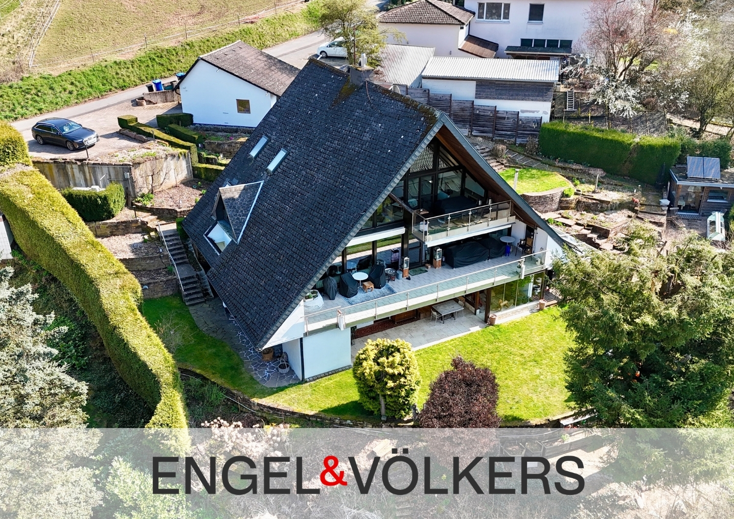Architektenhaus mit Panorama Blick auf die Burgruine Freienstein in Gammelsbach