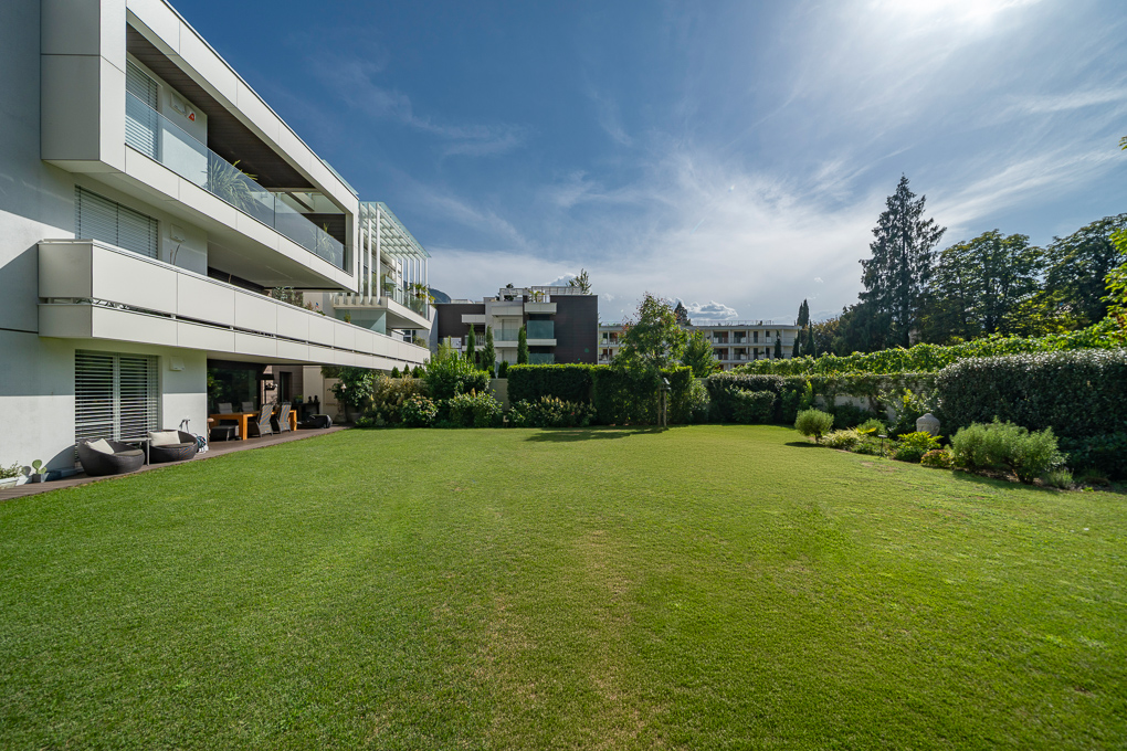 Exclusive Apartment with private garden in a Prime Location for rent