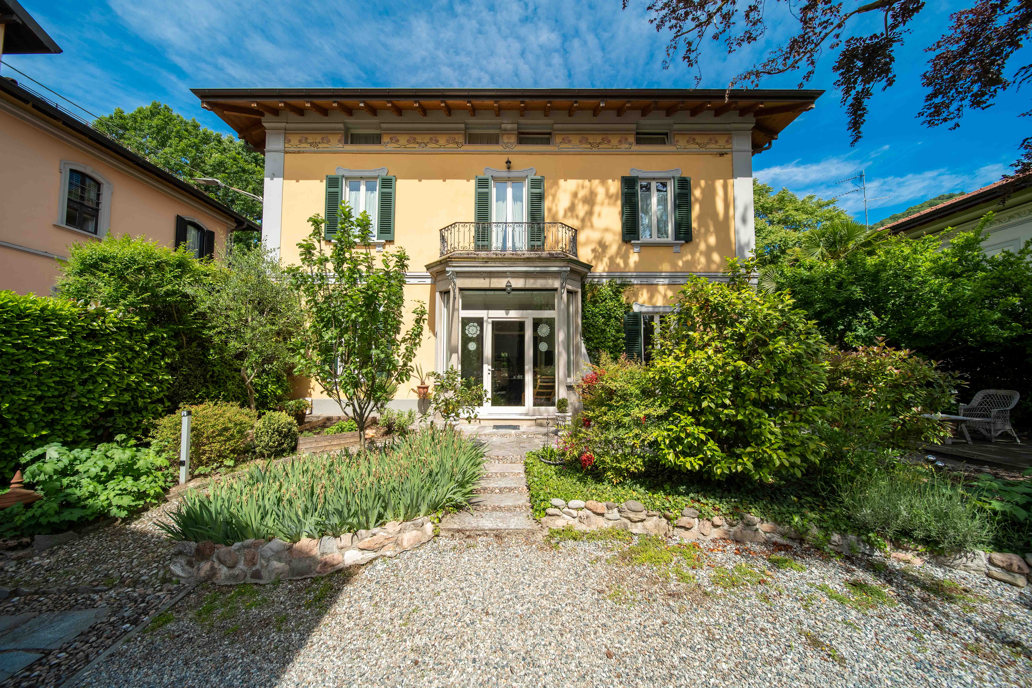 Elegante villa storica con dépendance immersa nel verde di Induno Olona