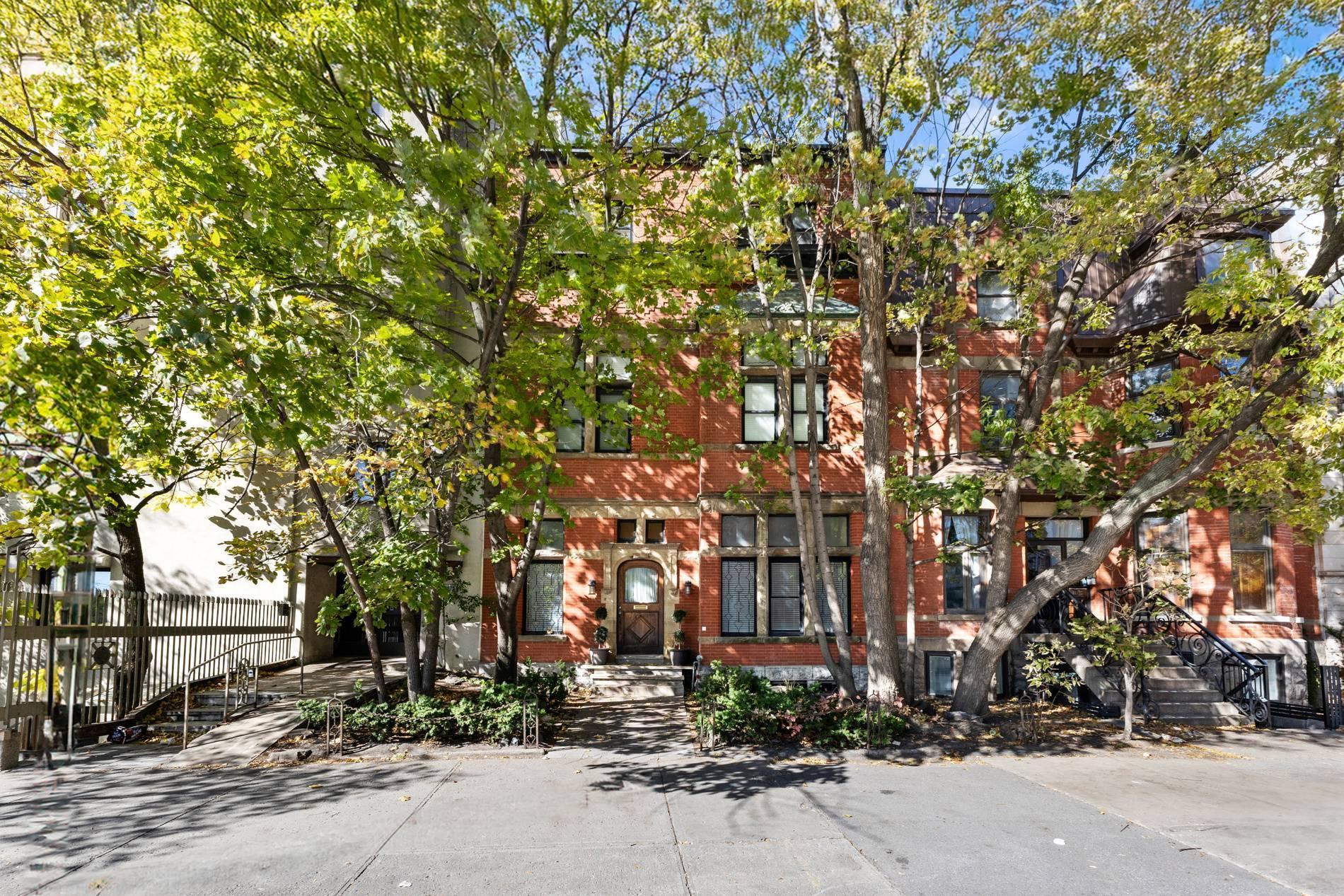 Distinguished Versatile Victorian townhouse