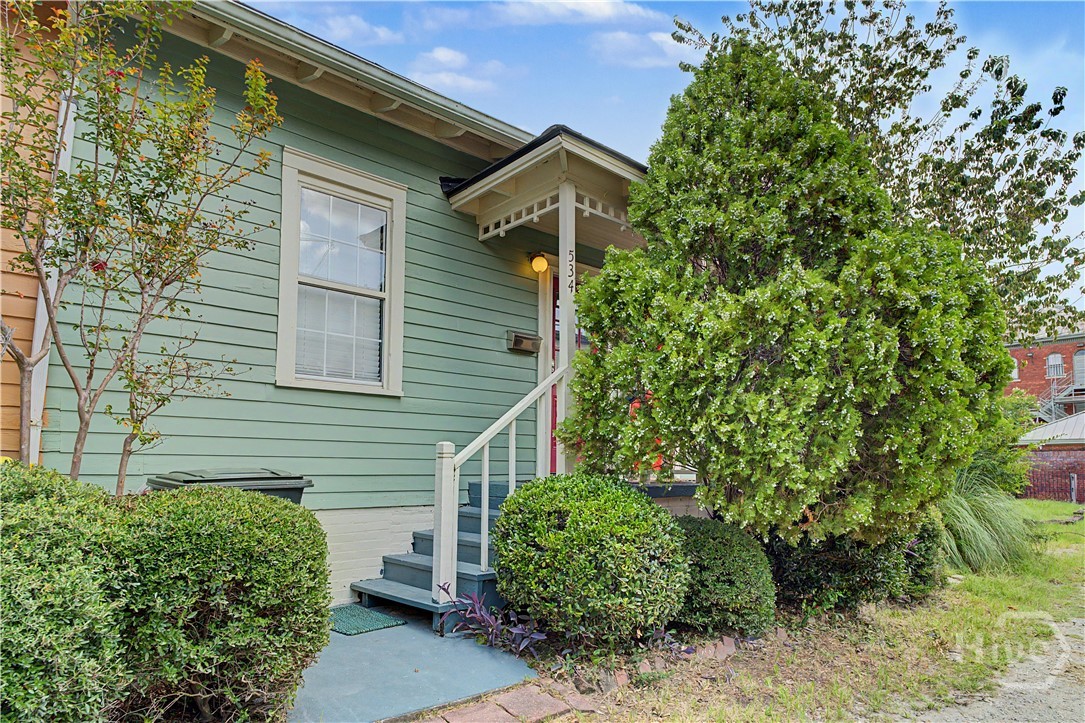 A Charming Furnished Retreat in the Victorian District