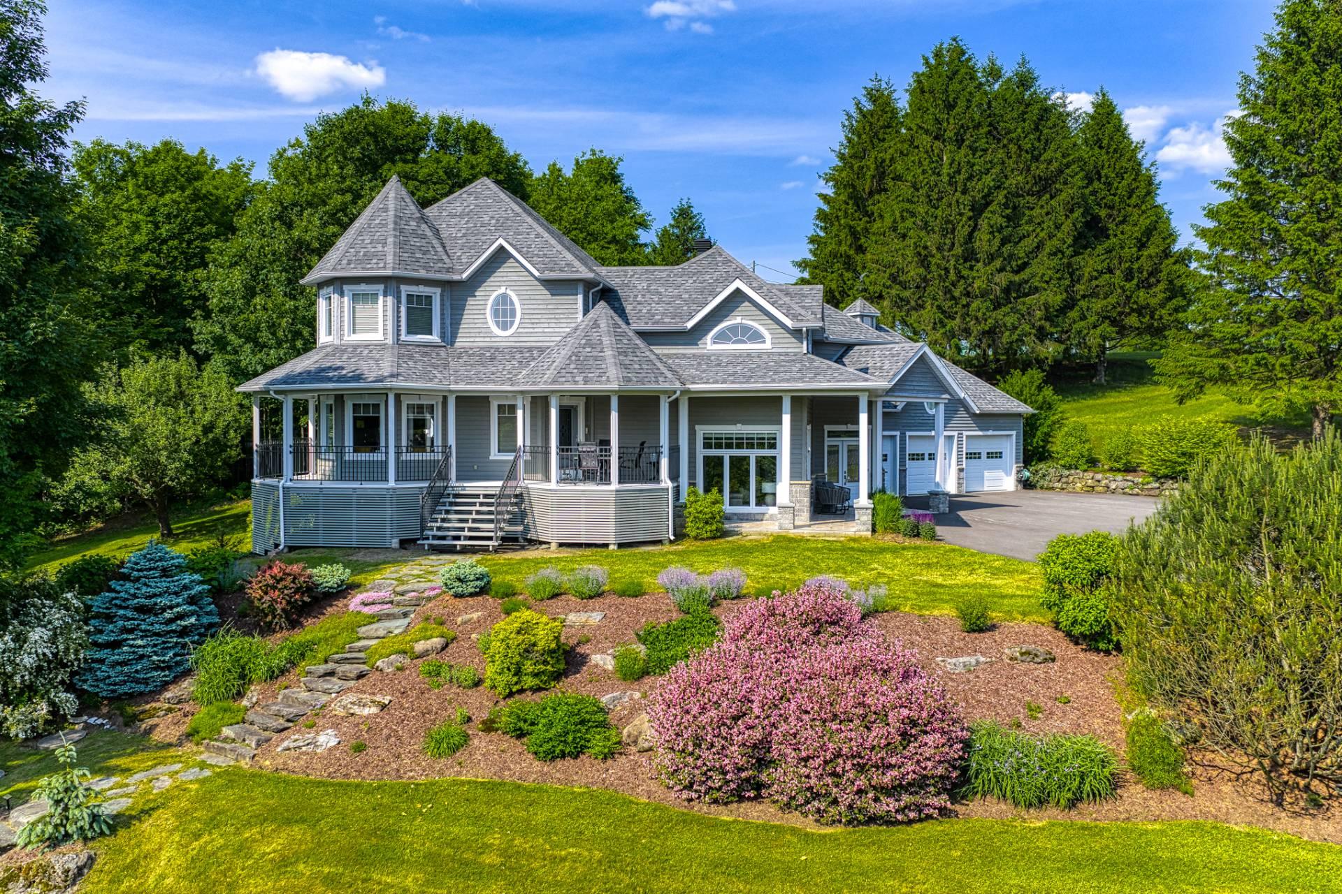 A haven of peace with direct  lake access