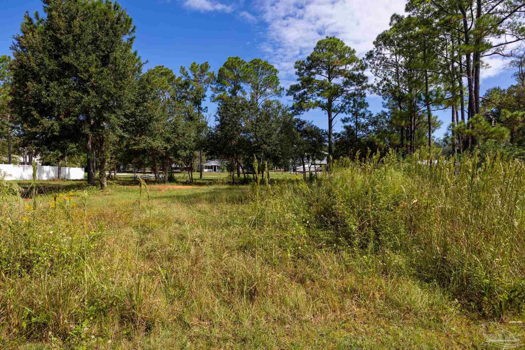 Quiet Corner Lot Close to Beaches, NAS, and Local Amenities