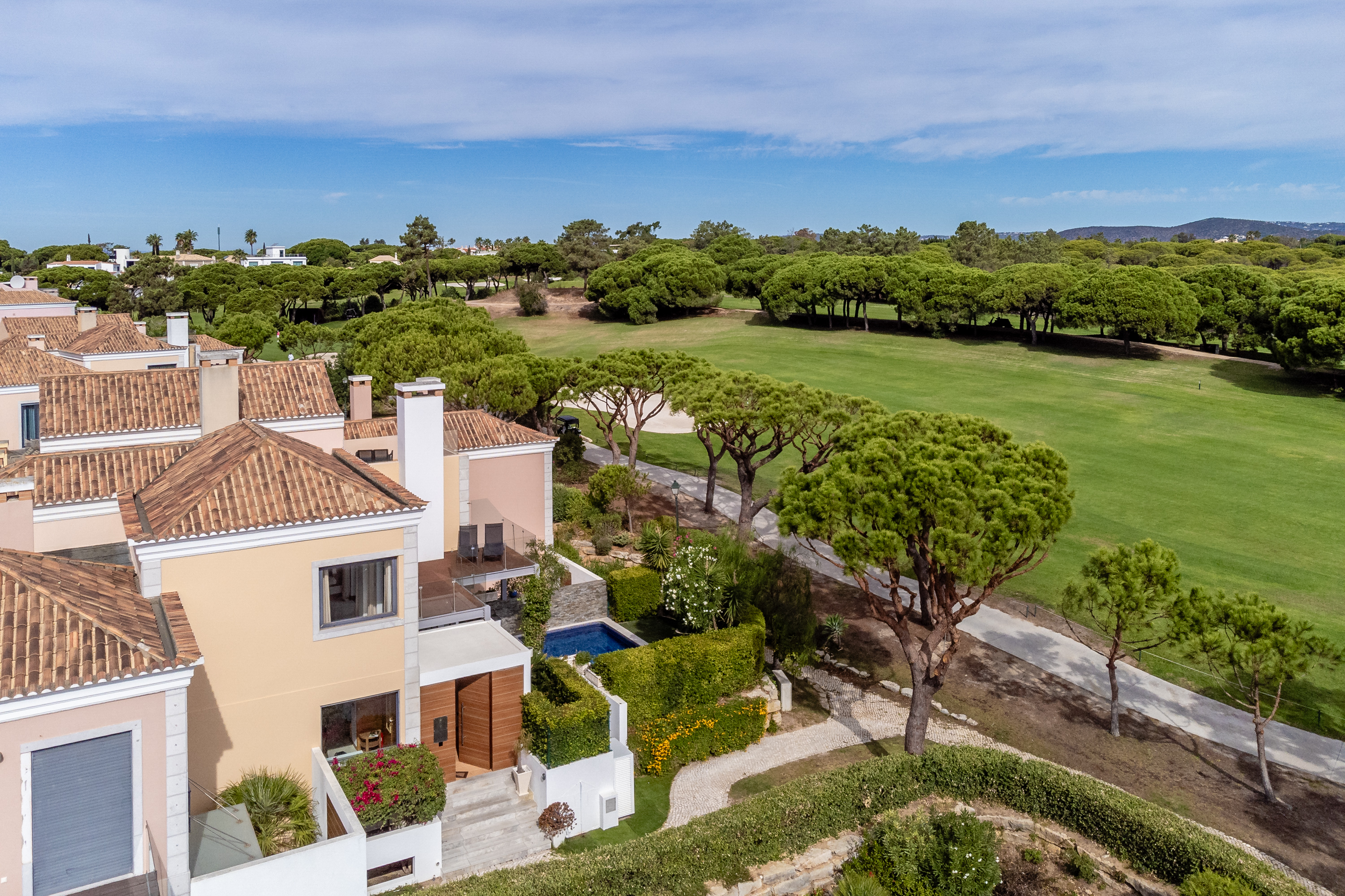 Maison de ville royale exclusive T2+1 avec piscine privée et vue sur le parcours de golf