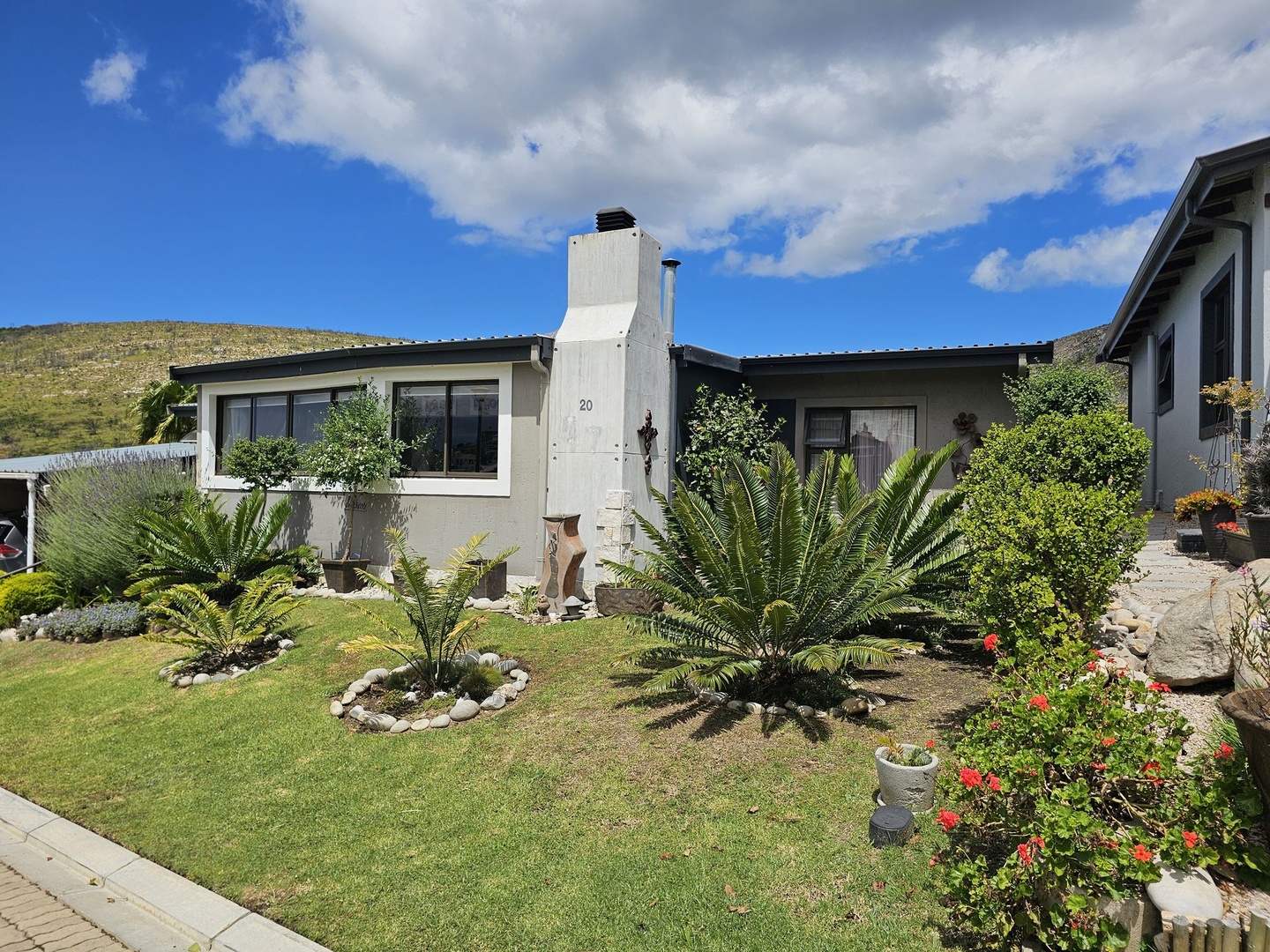 Ocean Views, Braai Room & Modern Living – Best Value in Island View!