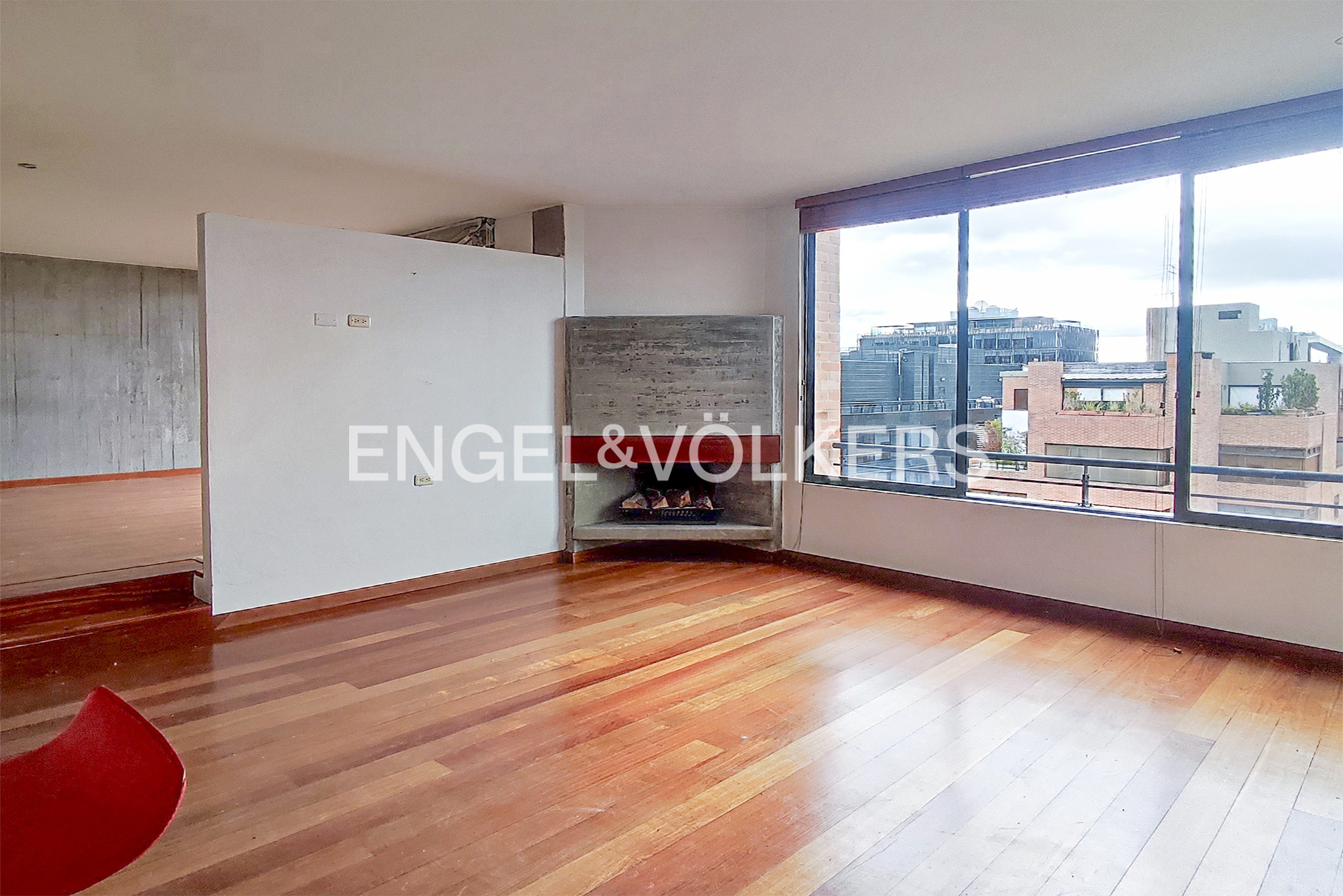 Apartamento con balcón para arriendo en Zona G