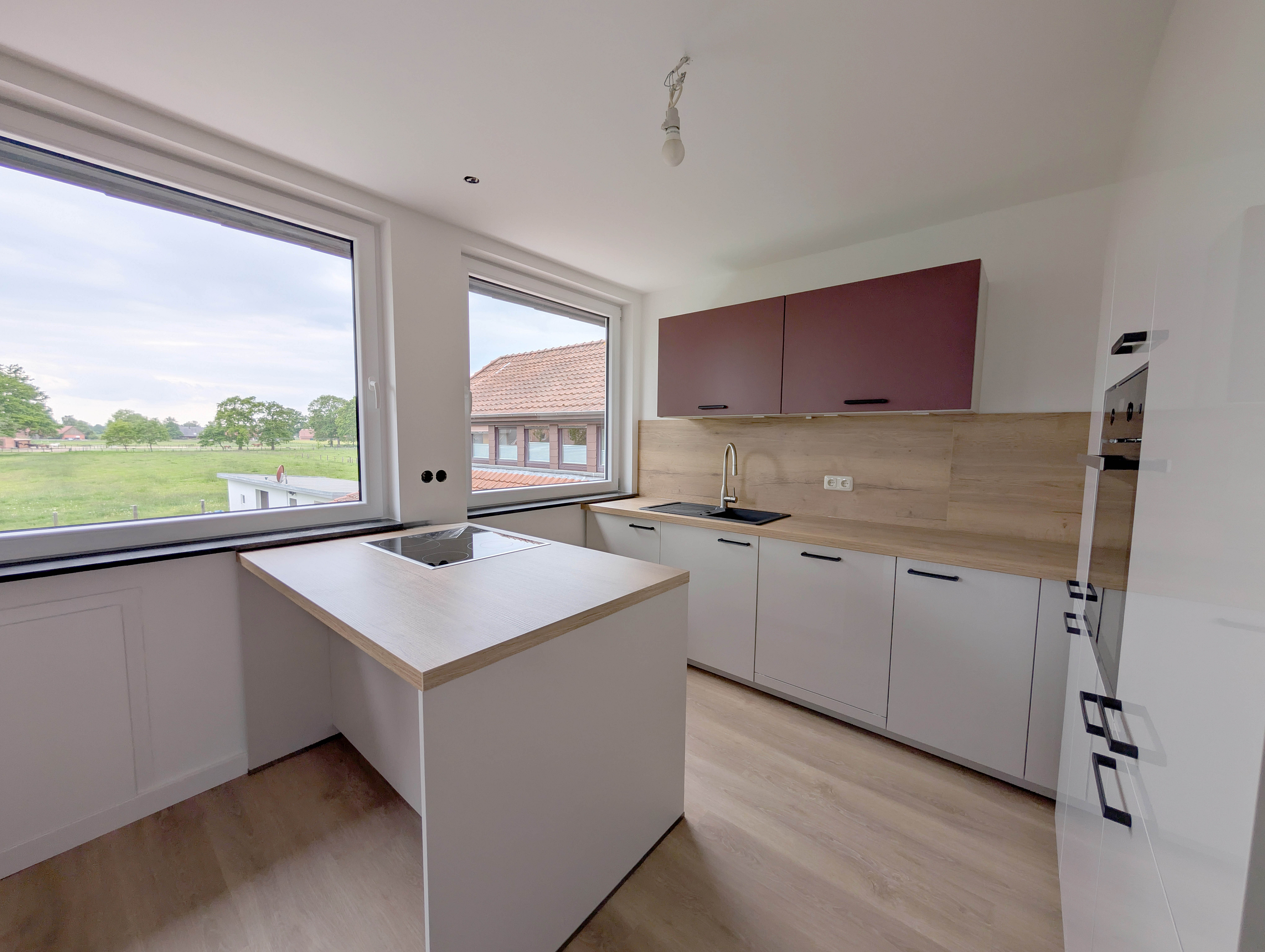 Kernsanierte 4-Zimmer-Dachgeschosswohnung mit Blick ins Grüne