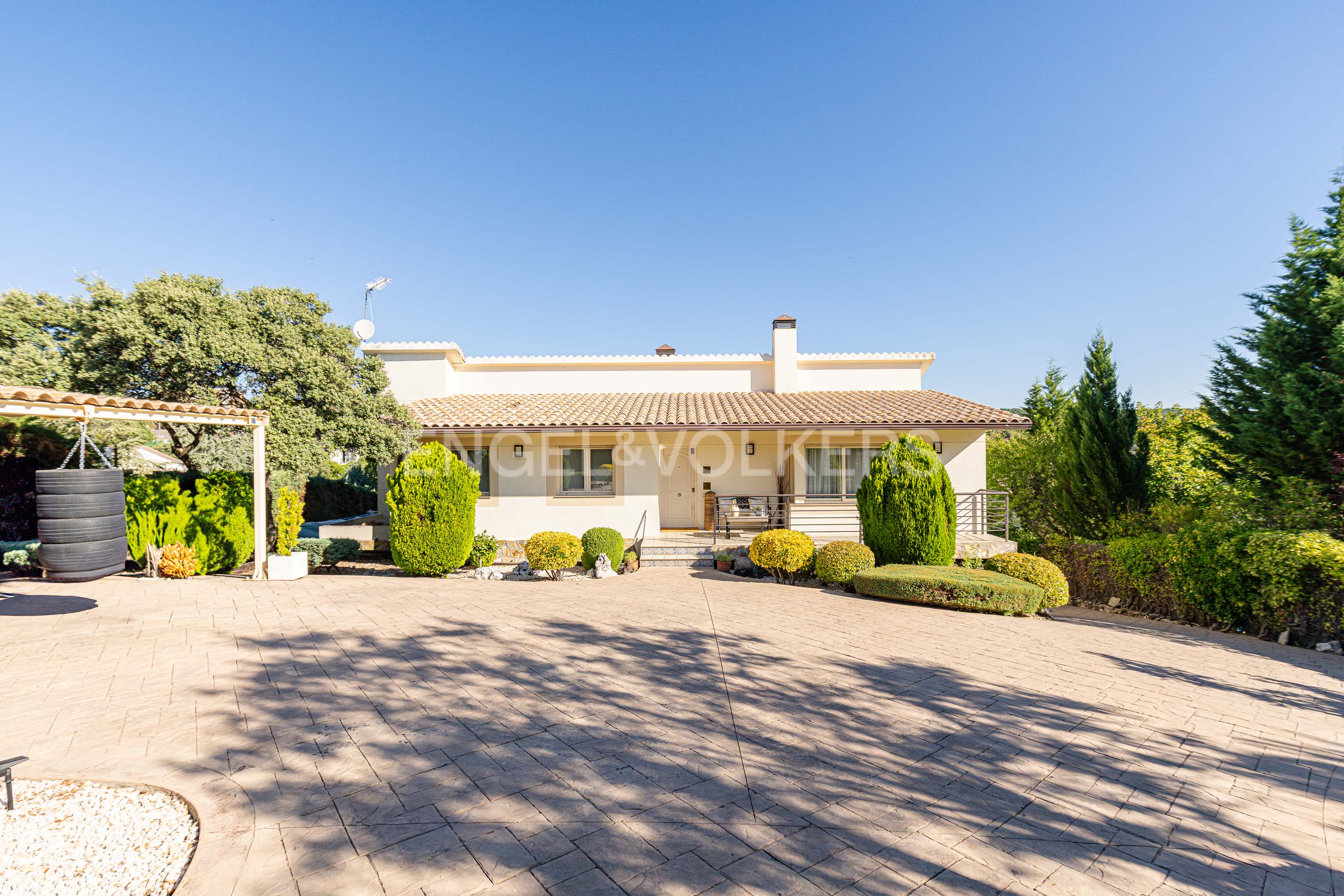 Magnificent modern villa in Jarabeltran