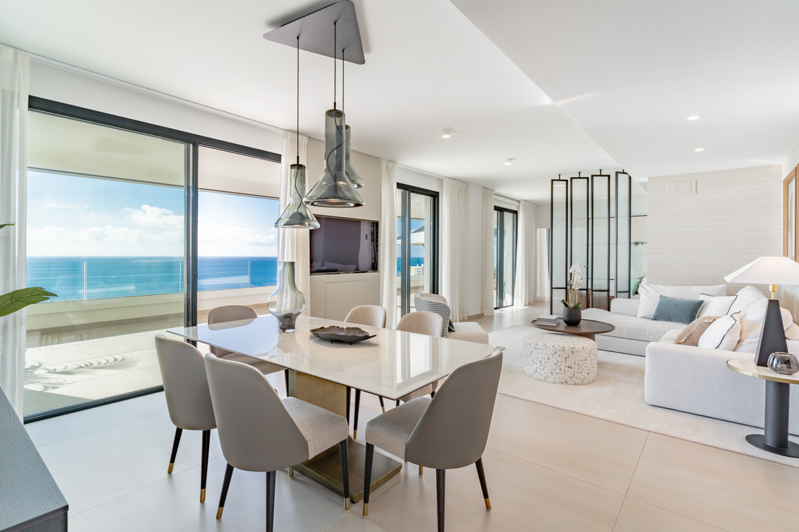 Dreizimmerwohnung mit spektakulärem Meerblick und Designerinterieur