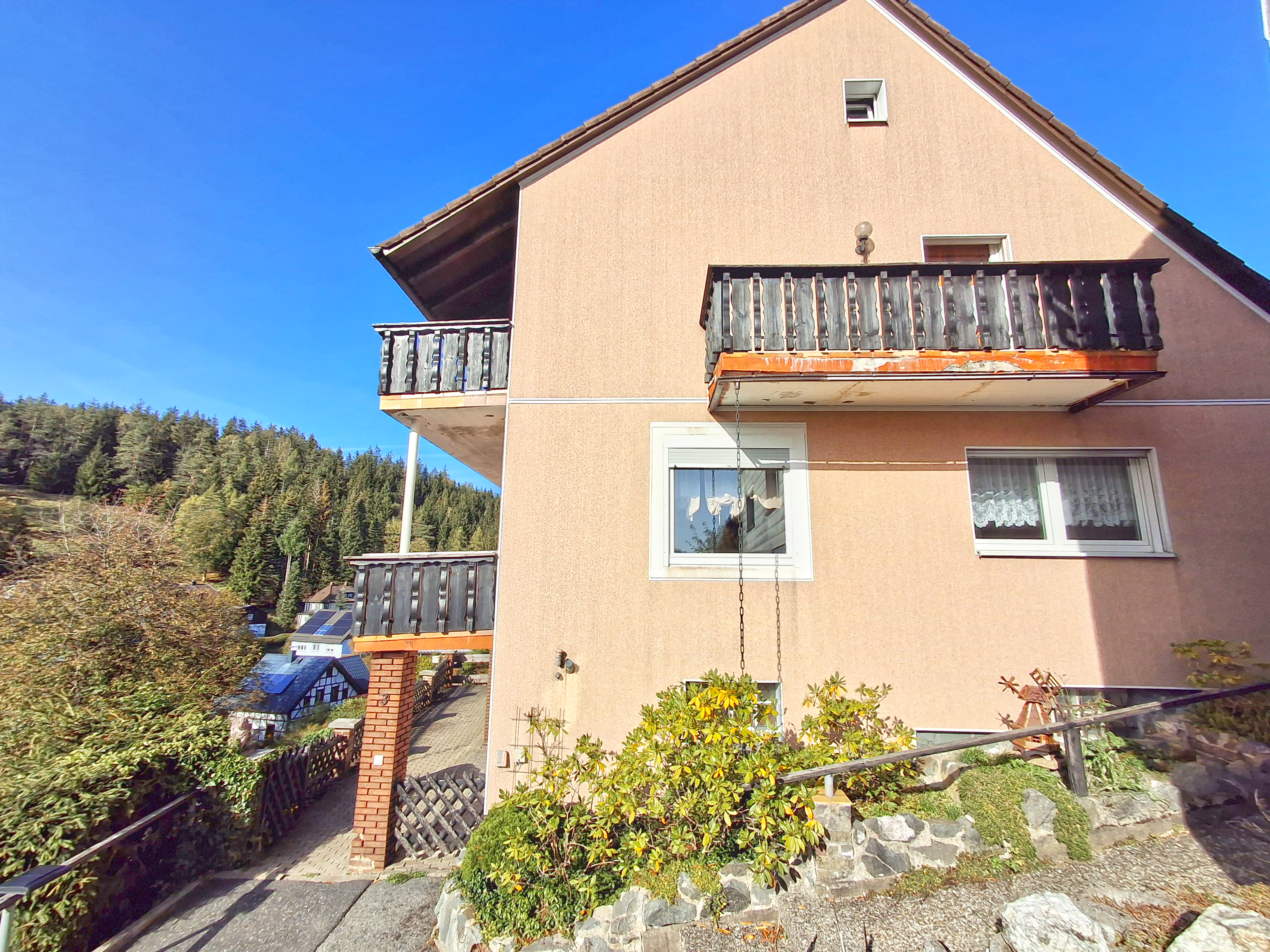 Vielseitiges Raumwunder mit Weitblick in idyllischer Hanglage