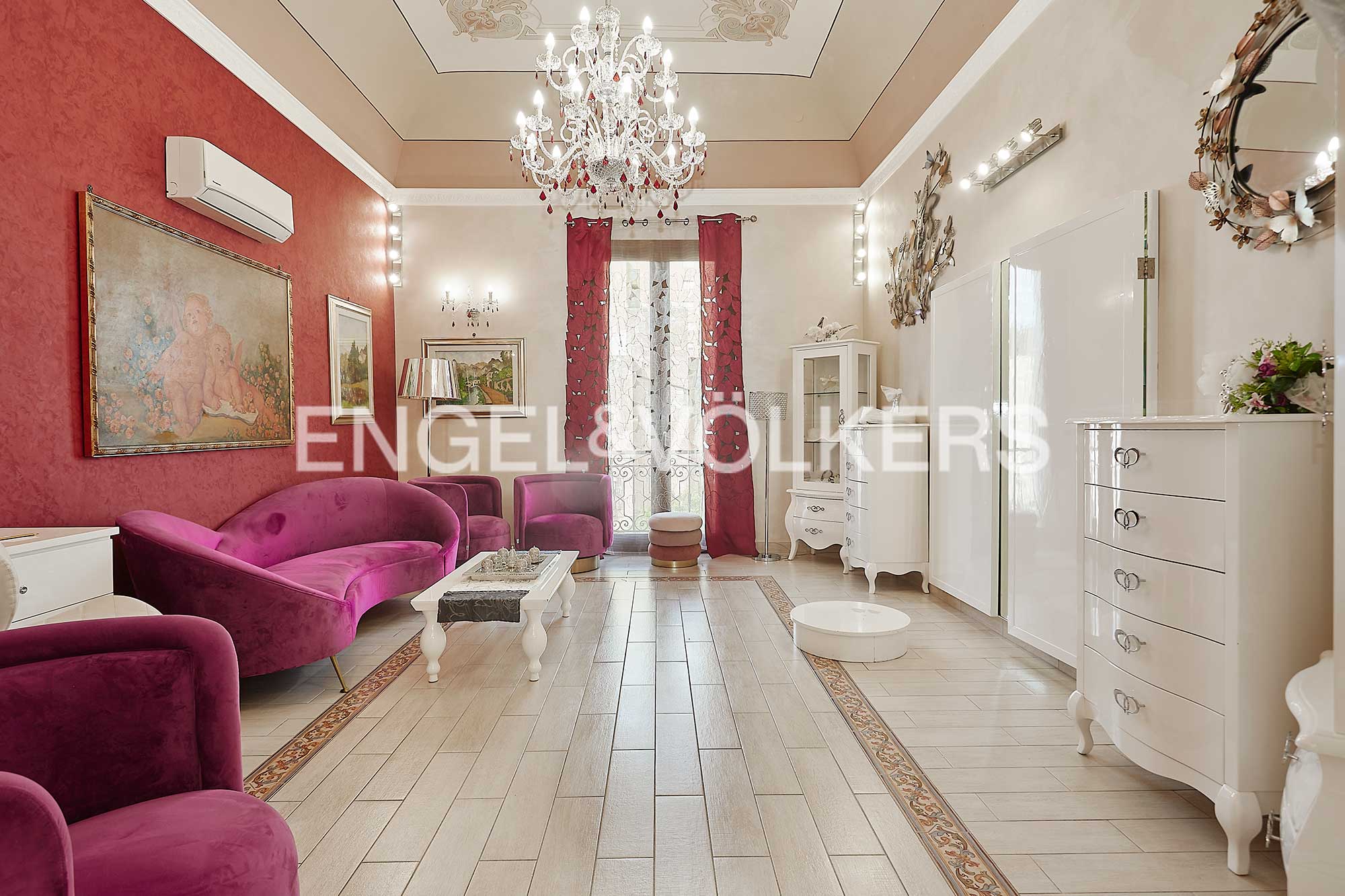 Apartment with terraces in the city center