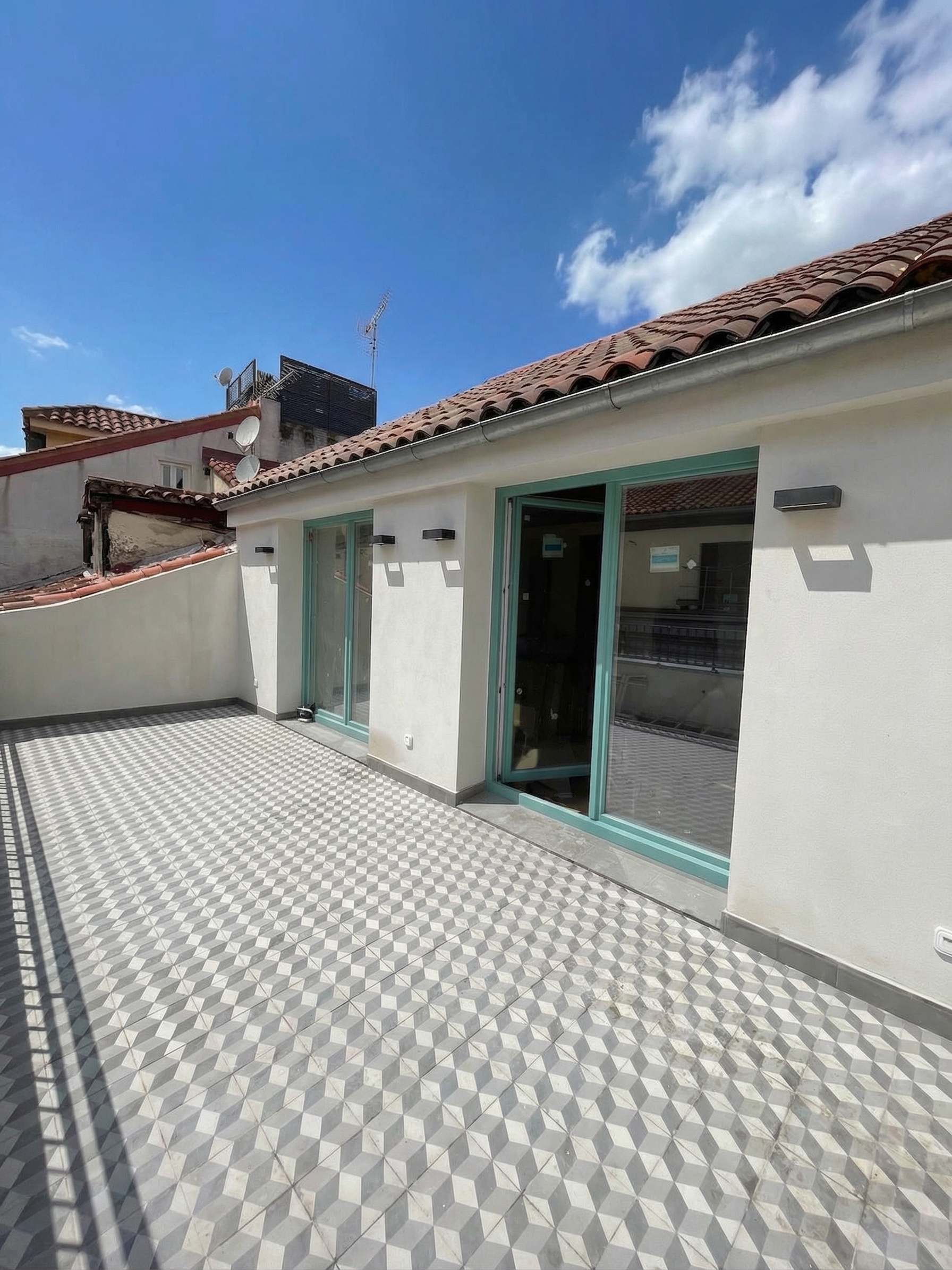 Magnificent penthouse with large terrace in the new development of Barrio de las Letras. [AI-modified]