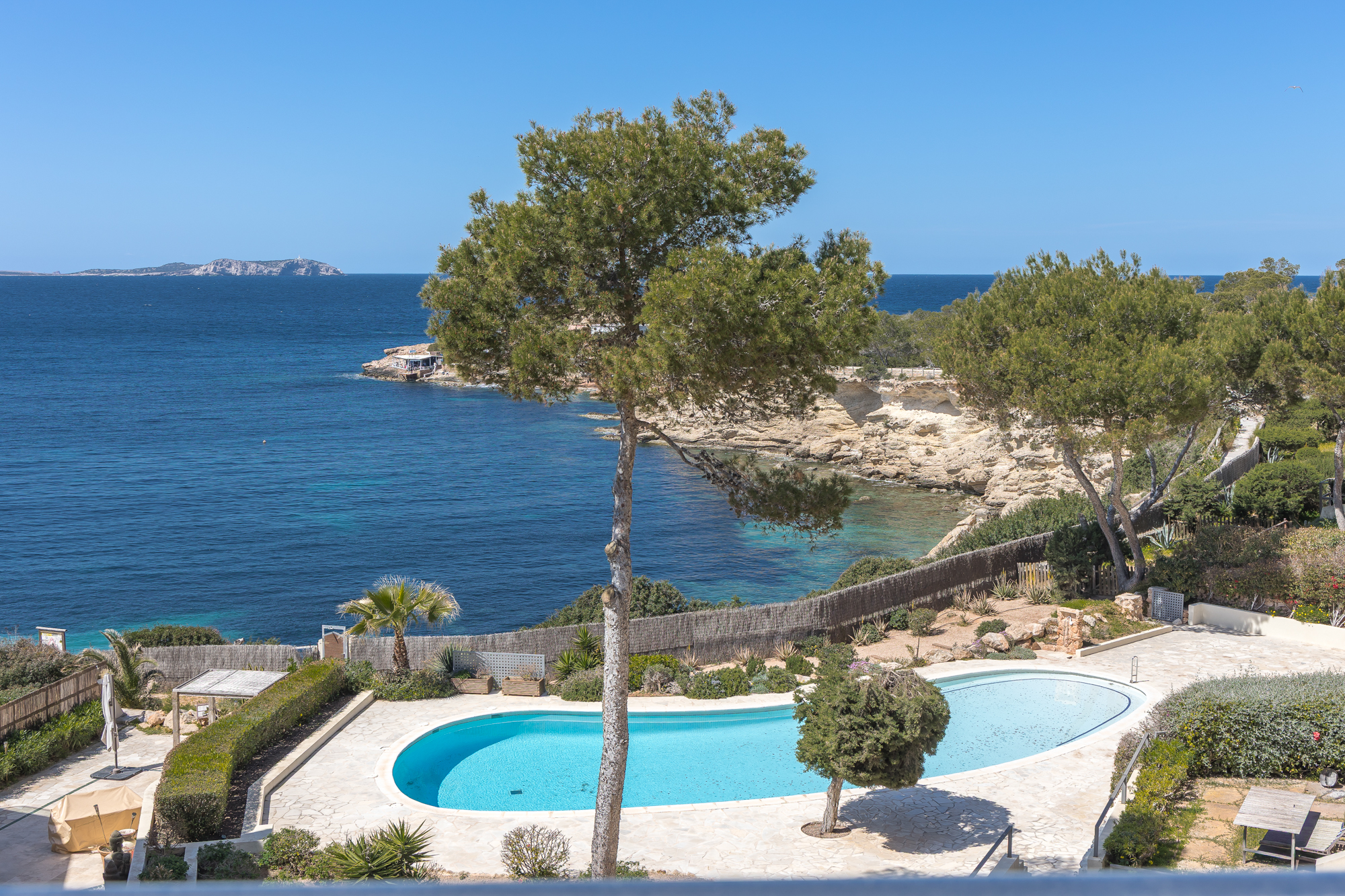 Penthouse in an exclusive seafront community