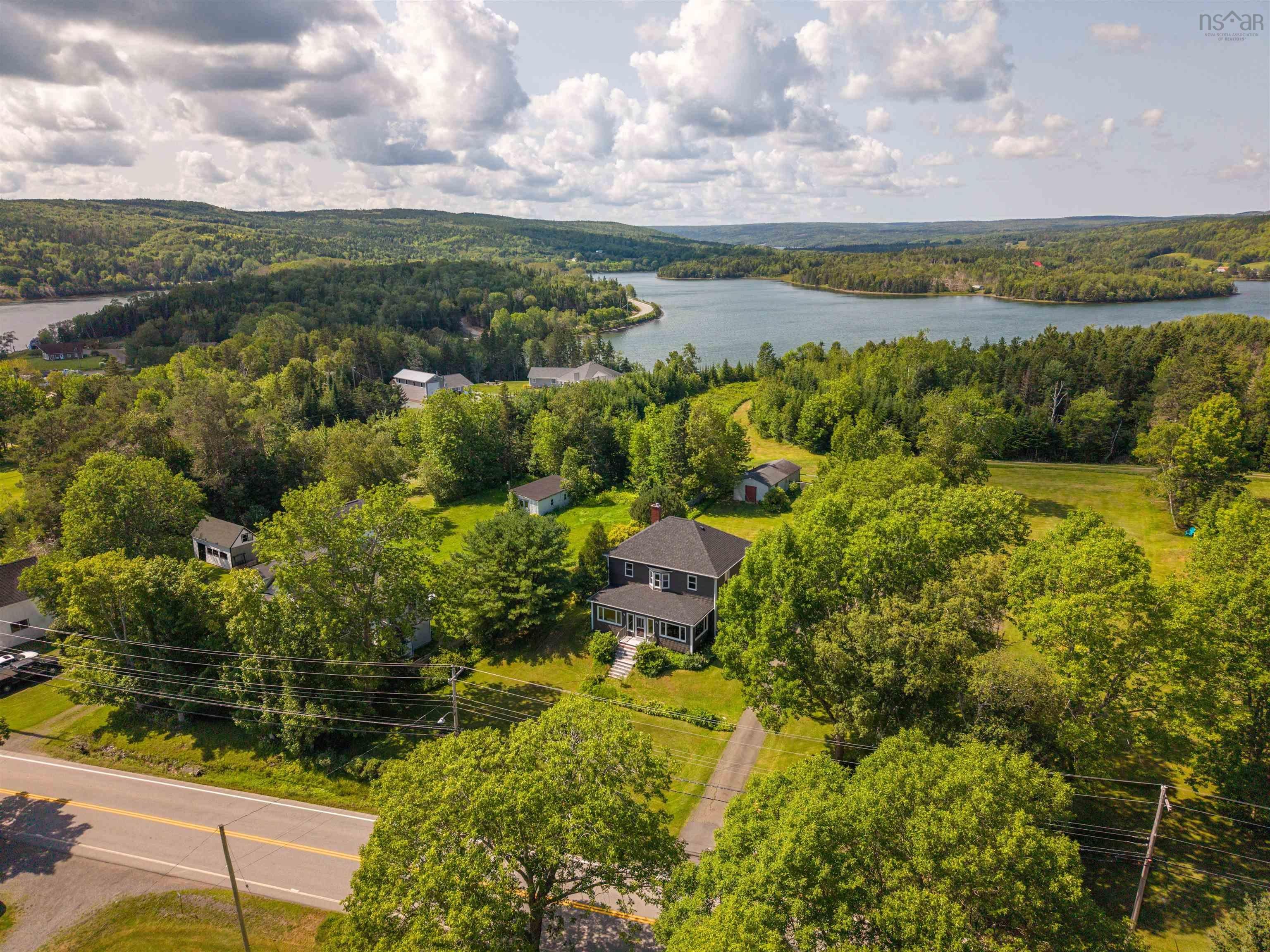120-Yr Edwardian Oceanfront Estate on 6 Acres