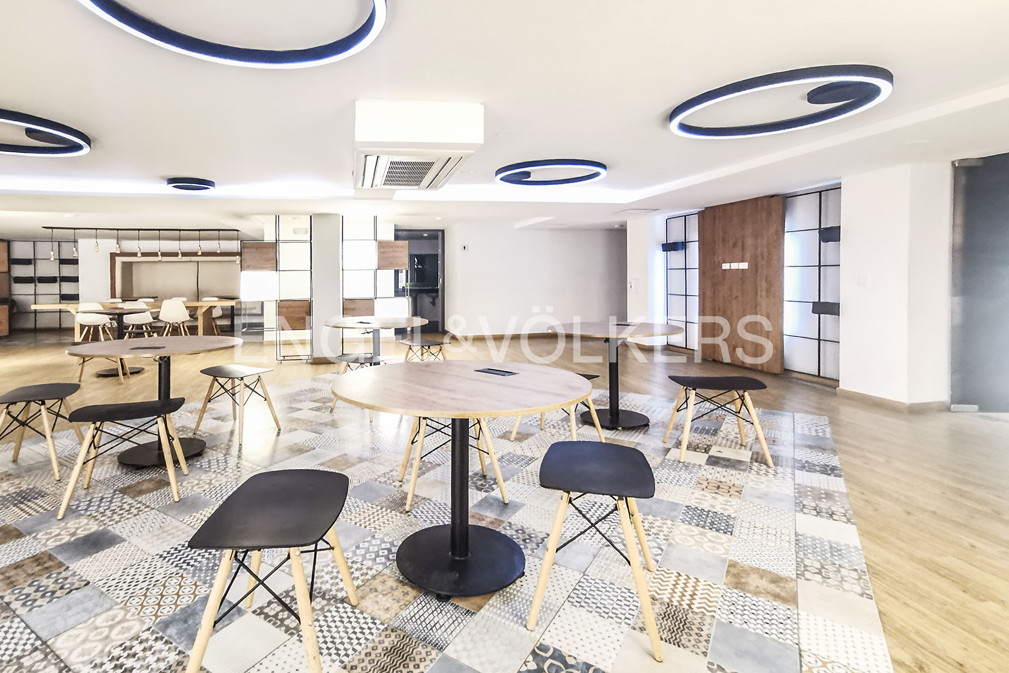 VENDO EDIFICIO CORPORATIVO AMOBLADO EN CHICÓ