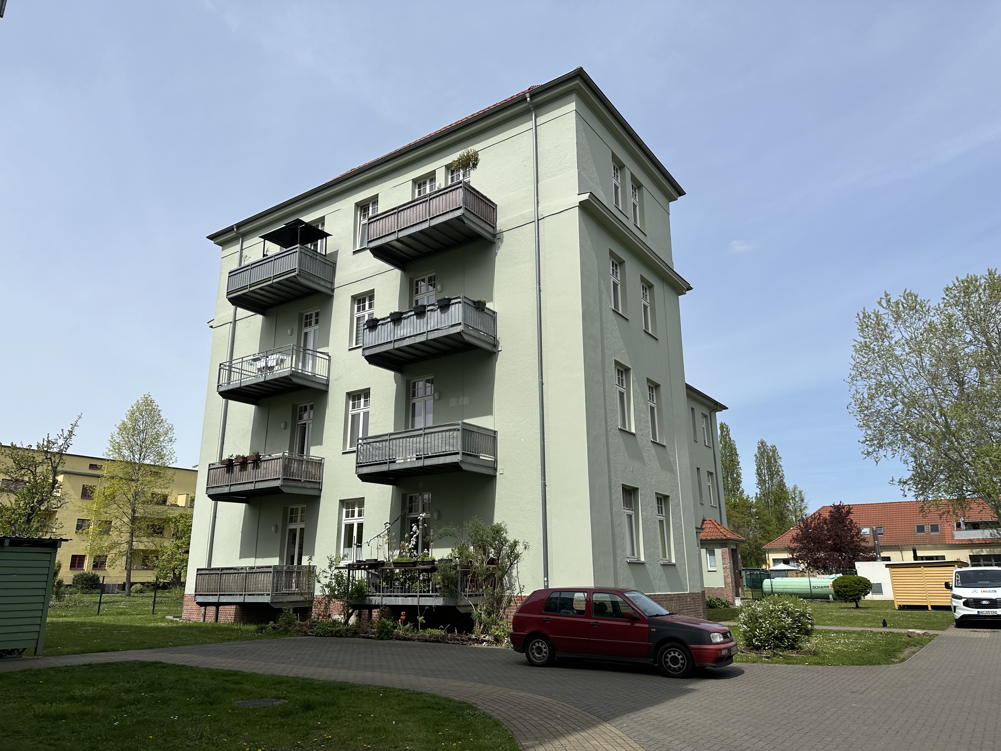 Wohnen in Magdeburg-Stadtfeld: Stilvolle 2-Zimmer-Altbauwohnung mit Balkon