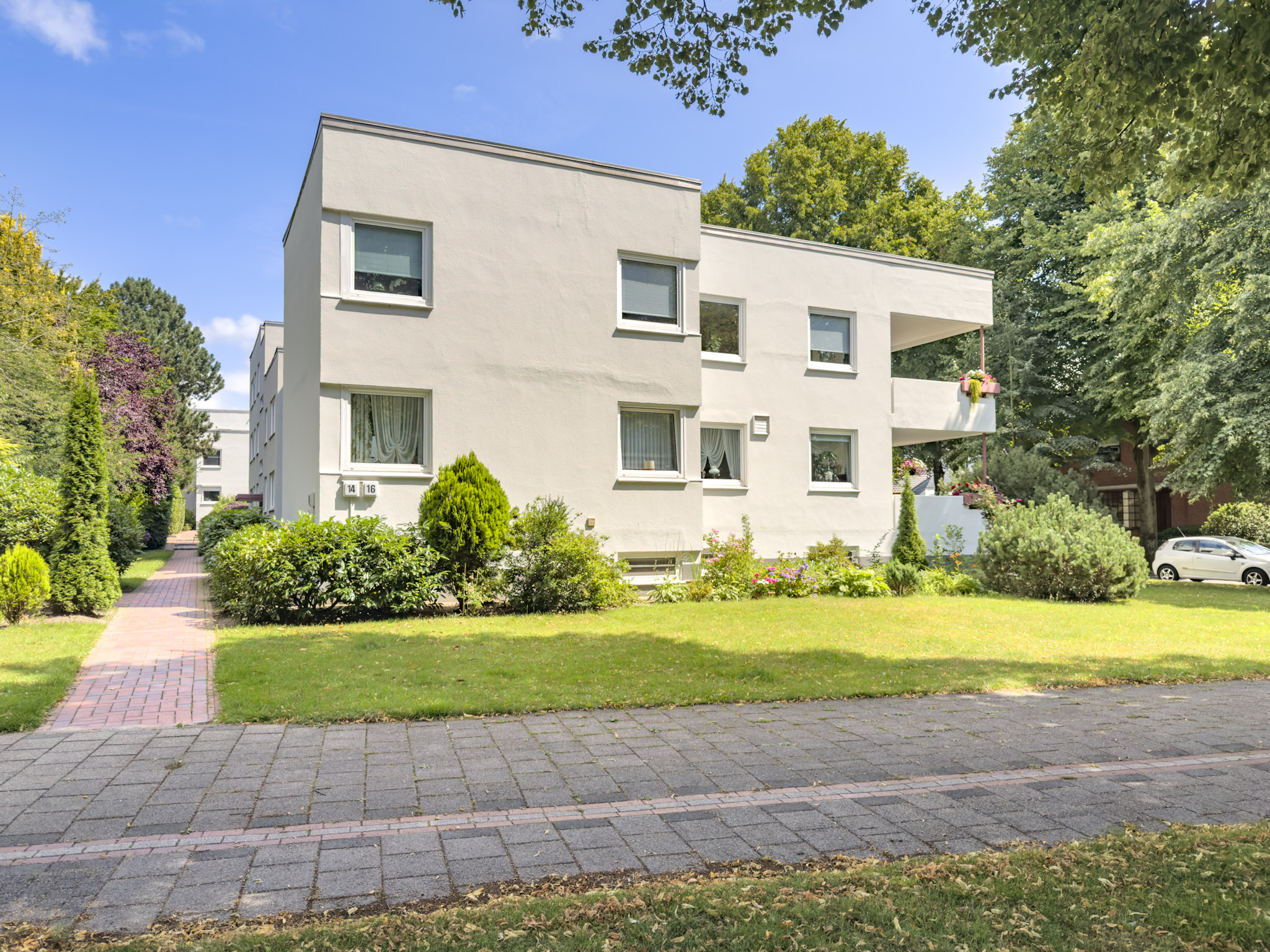 Solide Basis im Grünen: Großzügige 3-Zimmer-Wohnung mit Loggia und Gestaltungspotenzial