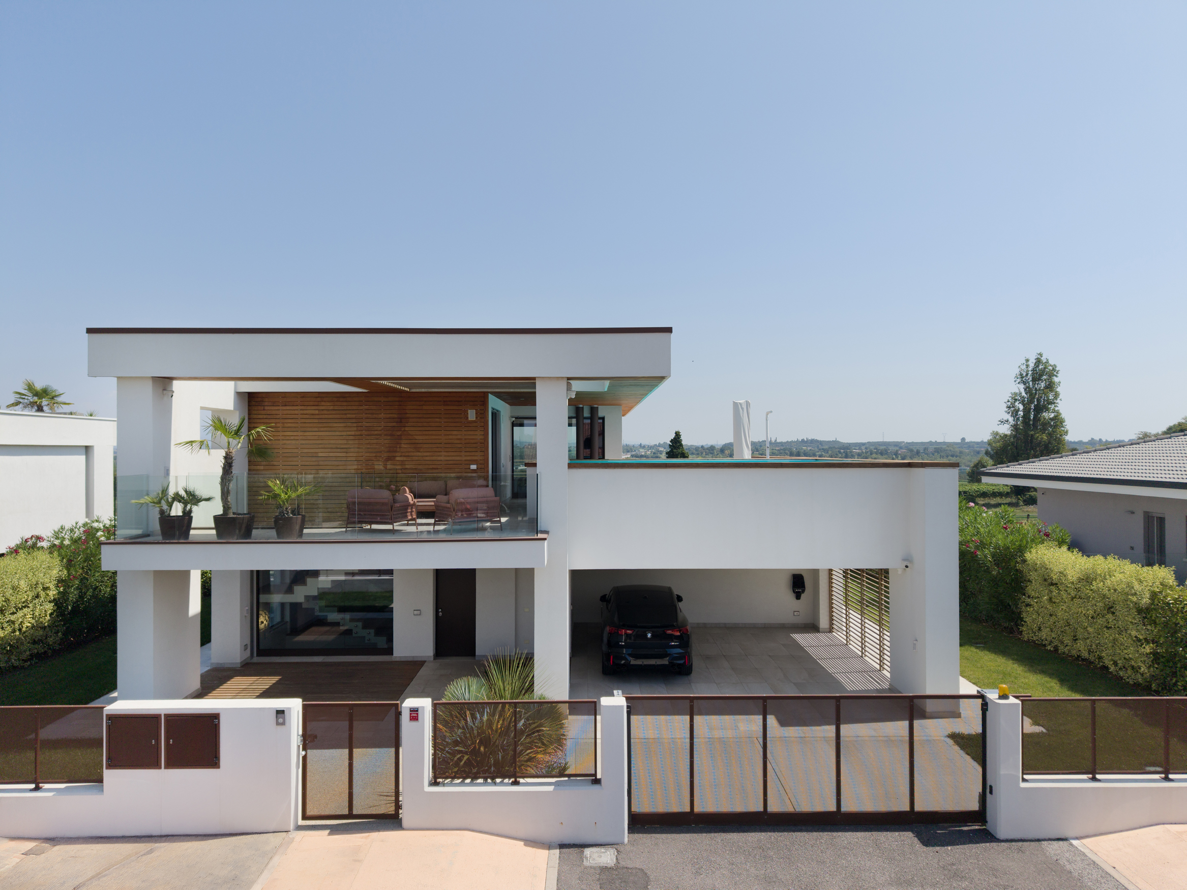 Elegant Contemporary Villa with Swimming Pool