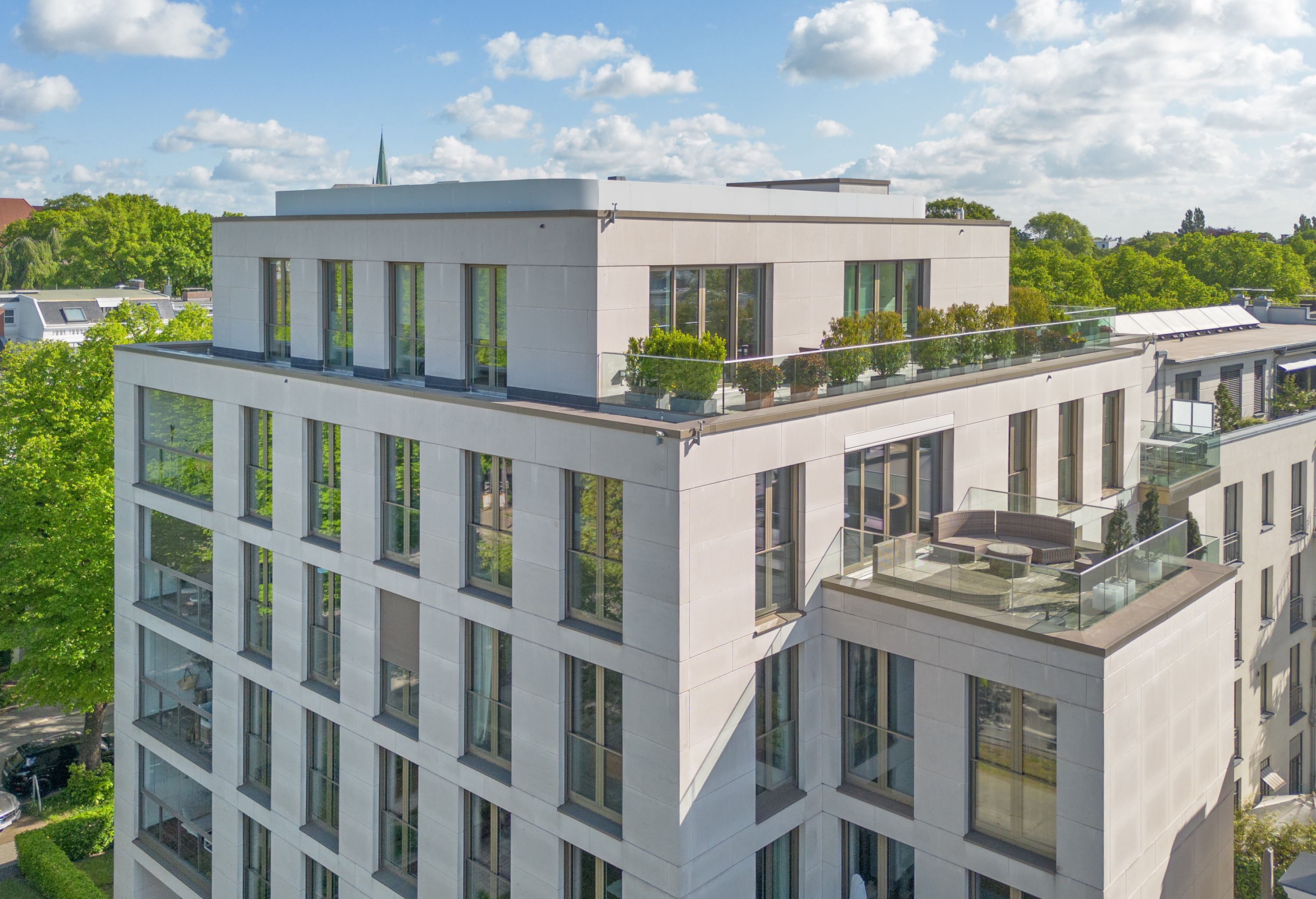 Ganz oben zuhause – lichtdurchflutete Endetage mit Dachterrasse!