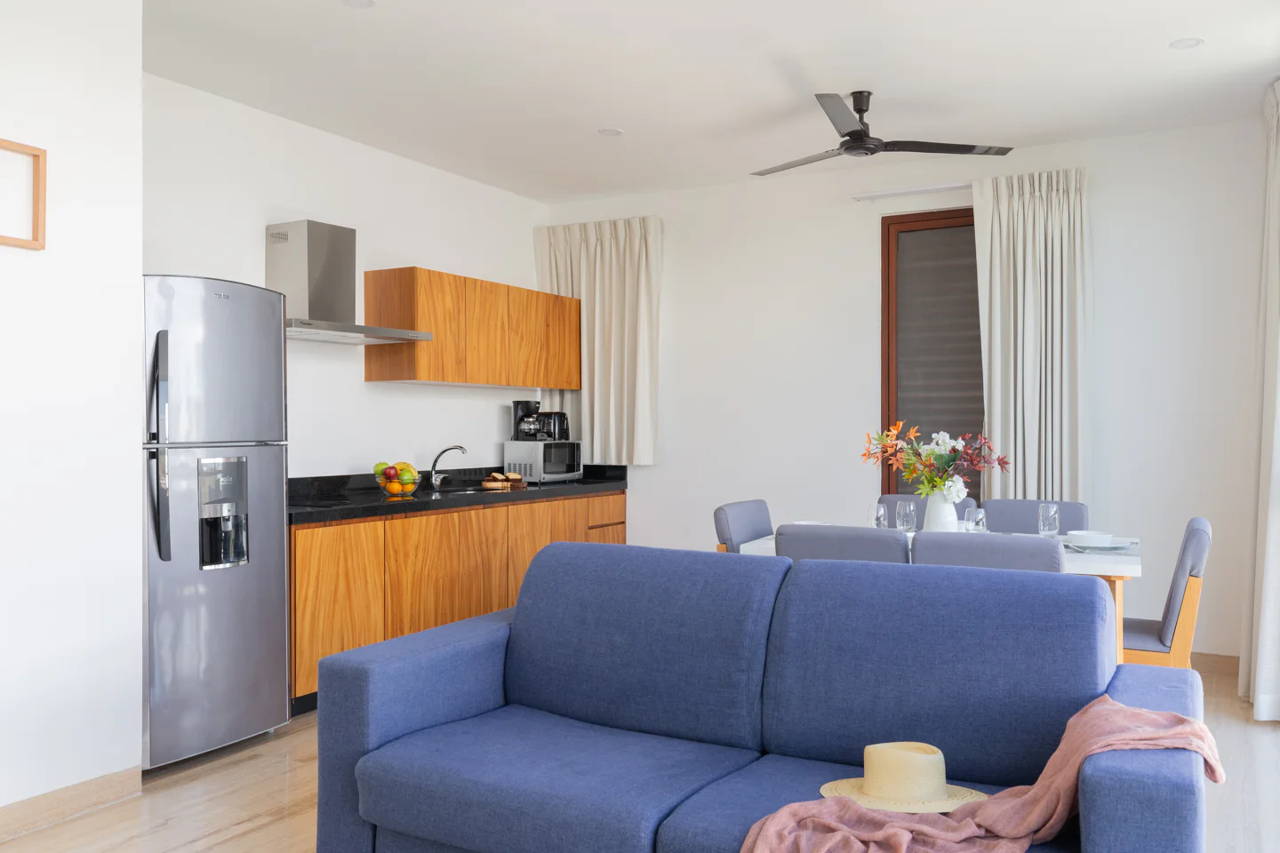 4-Bedroom Penthouse with Rooftop Jacuzzi 4