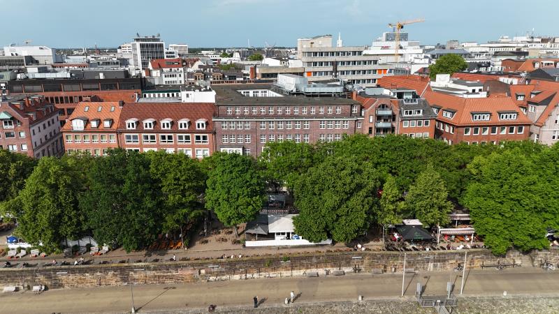Kontorhaus an der Weser: Großzügige Büroflächen mit historischem Flair
