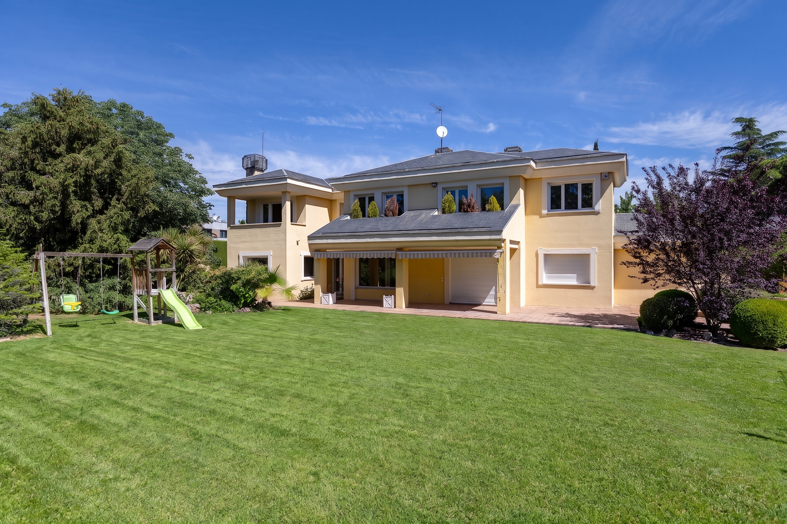 Family residence with exceptional potential in La Moraleja