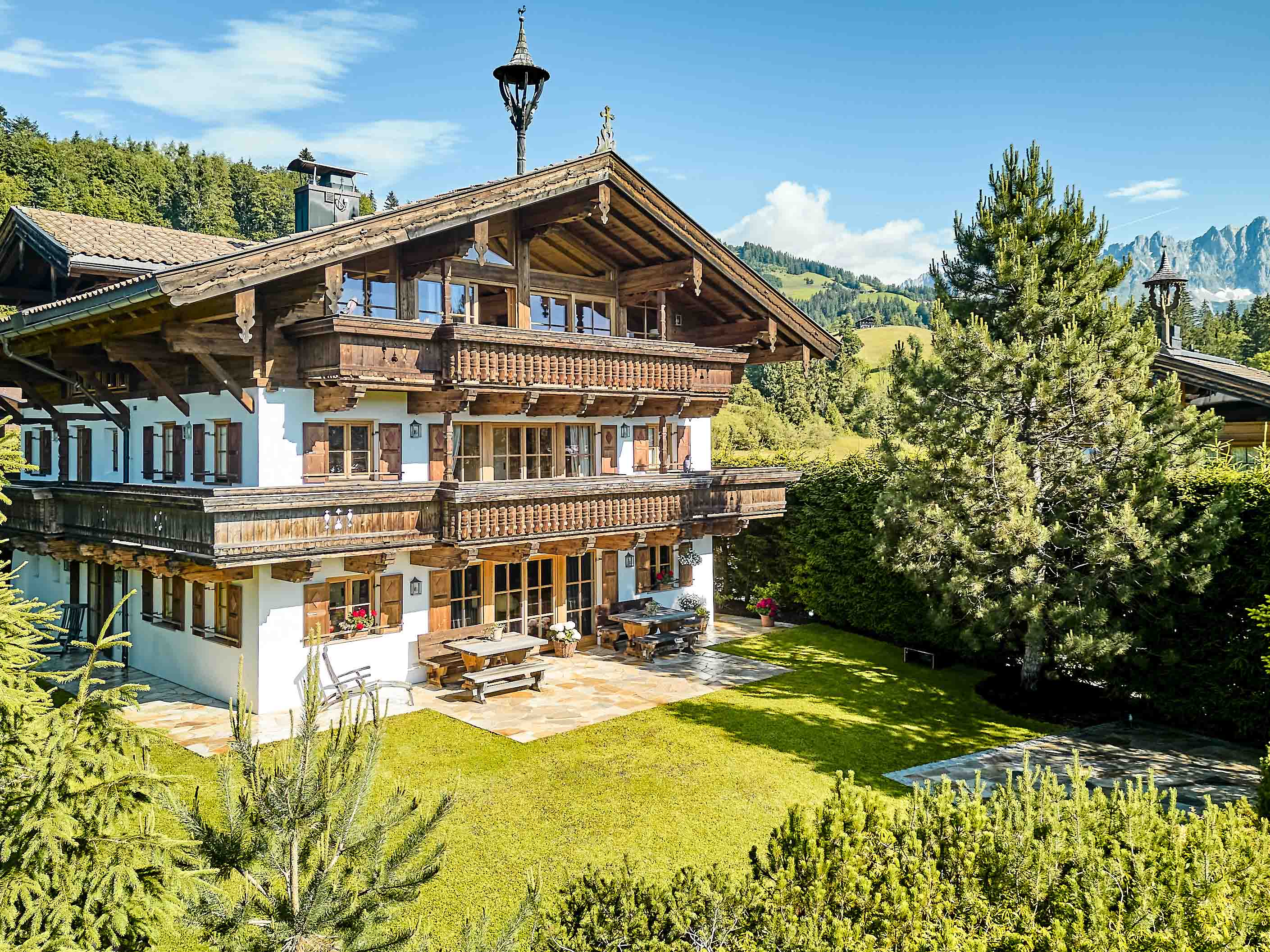 Landsitz mit Alpenpanorama