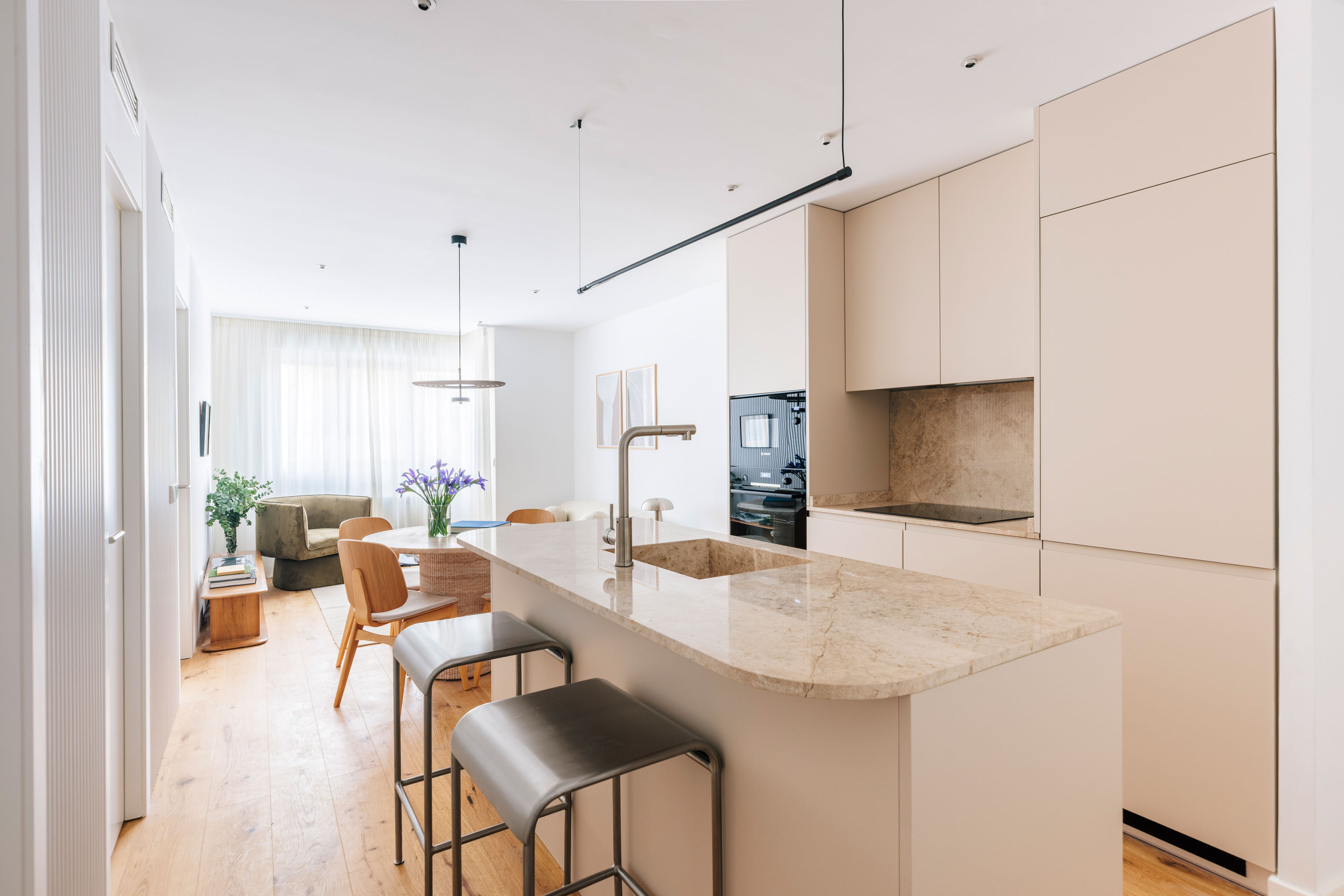 Brand-new 2-bedroom, 2-bathroom apartment, 3 min from Retiro Park.
Prime Salamanca District