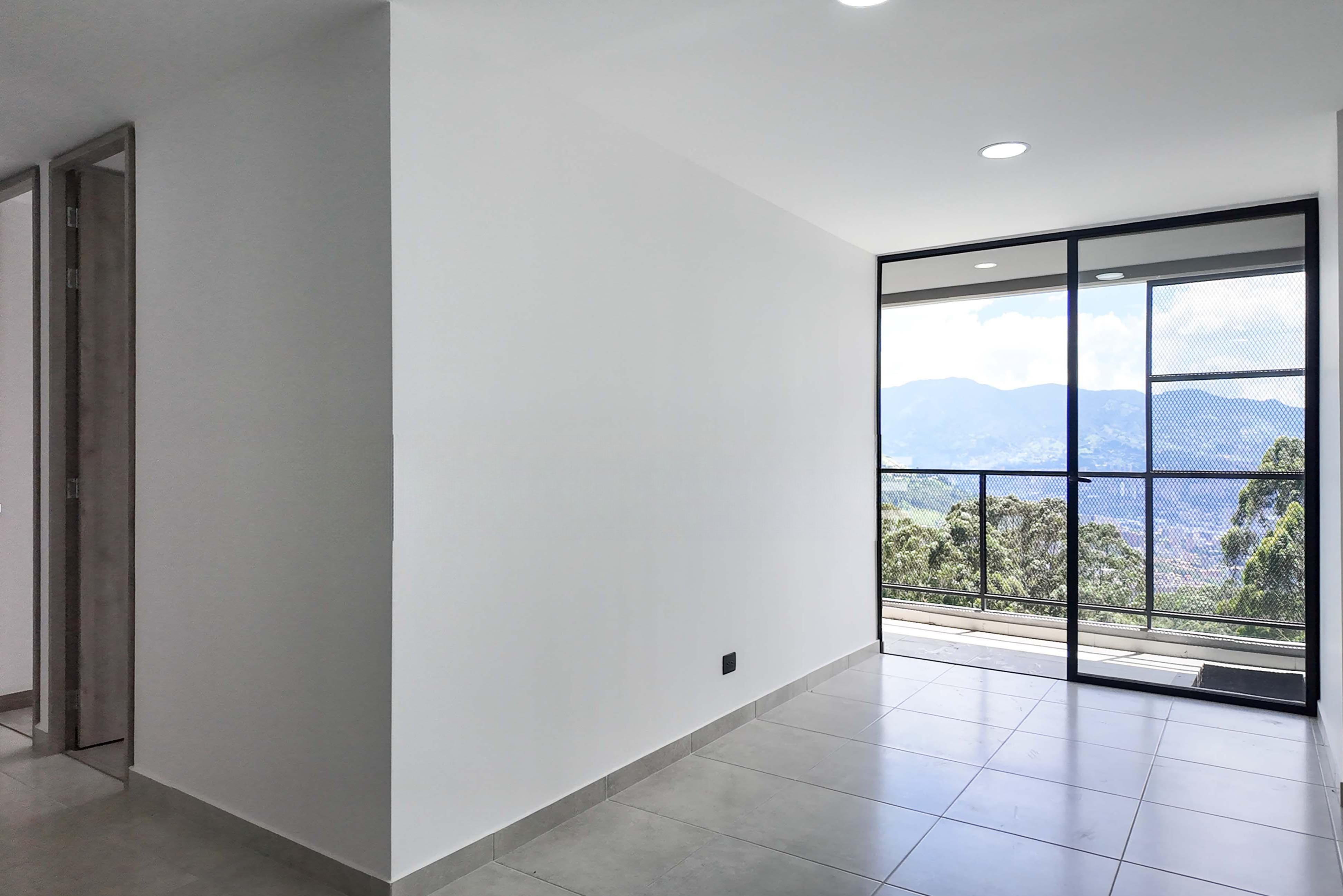 Apartamento con balcón para venta en La Loma del Escobero, Envigado