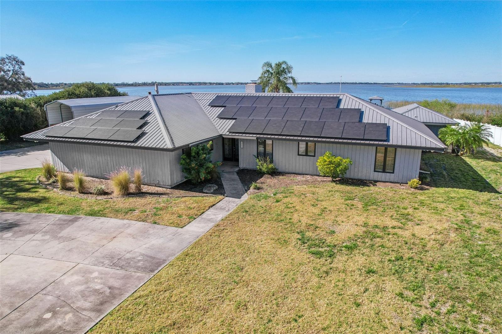 Lakefront Pool Home In Winter Haven, FL With Guest House