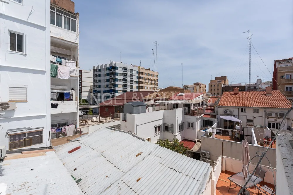 Exclusive renovation opportunity in the heart of Cabanyal
