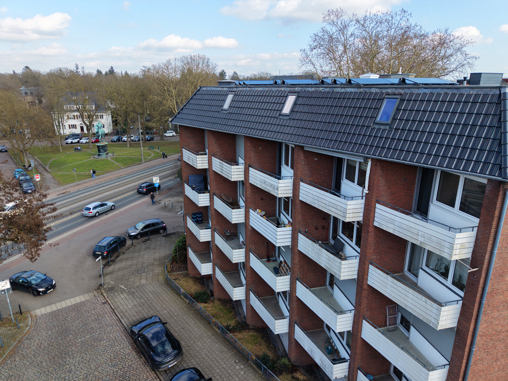 Attraktive, gepflegte Wohnung in der 3. Etage mit drei Balkonen und hochwertiger Küchenausstattung