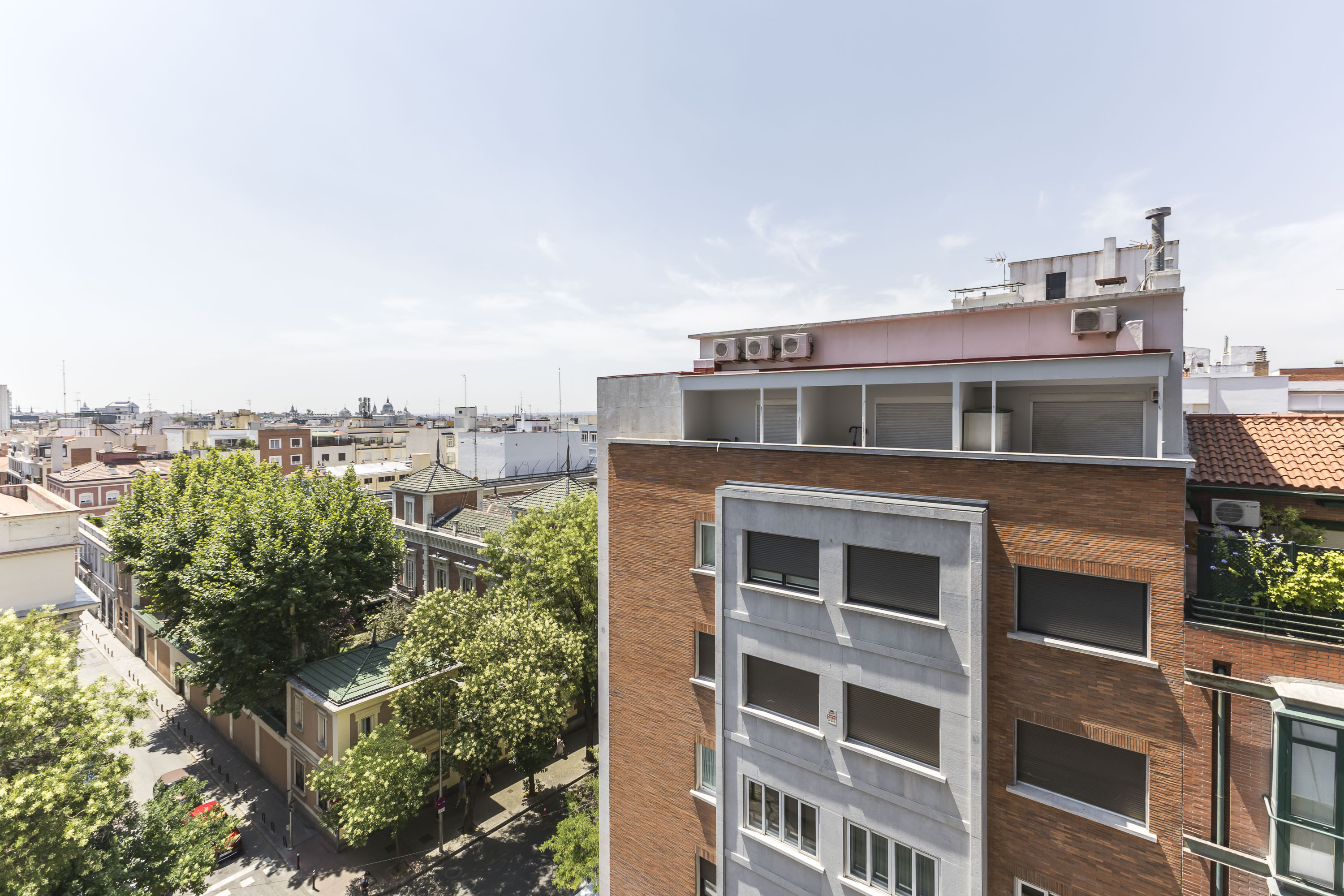 Refurbished property with a terrace in Argüelles