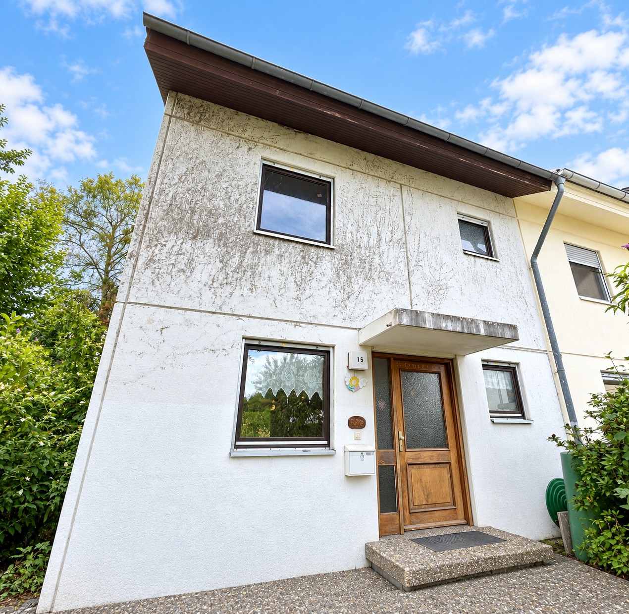 Großzügiges Reihenendhaus mit Süd-Balkon,Terasse, Garten, Garage und außergewöhnlichem Potenzial für Ihr visionäres Traumdomizil! [AI-modified]